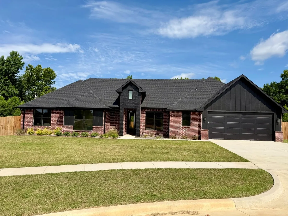 Single Family Residence For Sale in Smith County , 984 Mallard Drive, Lindale, Texas 75771, 4 Bedroom, 3 Bathroom, 2 Garage spaces, 2,274 Sqft, built in 2024, mls#21314388, Real Estate Agent in Lindale, Homes For Sale in Smith county, Homes For Sale in Lindale, Realtor in Lindale Texas, Real Estate Brokerage Independent Realty Texas, Luminita Cordes Realtor
