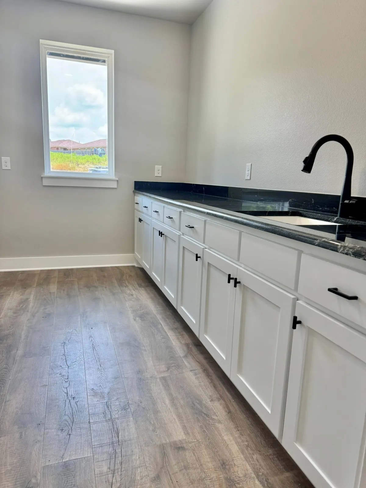 Single Family Residence For Sale in Smith County , 984 Mallard Drive, Lindale, Texas 75771, 4 Bedroom, 3 Bathroom, 2 Garage spaces, 2,274 Sqft, built in 2024, mls#21314388, Real Estate Agent in Lindale, Homes For Sale in Smith county, Homes For Sale in Lindale, Realtor in Lindale Texas, Real Estate Brokerage Independent Realty Texas, Luminita Cordes Realtor
