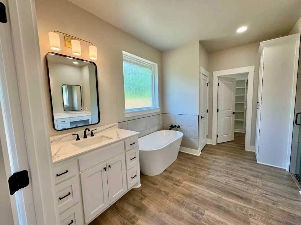 Single Family Residence For Sale in Smith County , 984 Mallard Drive, Lindale, Texas 75771, 4 Bedroom, 3 Bathroom, 2 Garage spaces, 2,274 Sqft, built in 2024, mls#21314388, Real Estate Agent in Lindale, Homes For Sale in Smith county, Homes For Sale in Lindale, Realtor in Lindale Texas, Real Estate Brokerage Independent Realty Texas, Luminita Cordes Realtor