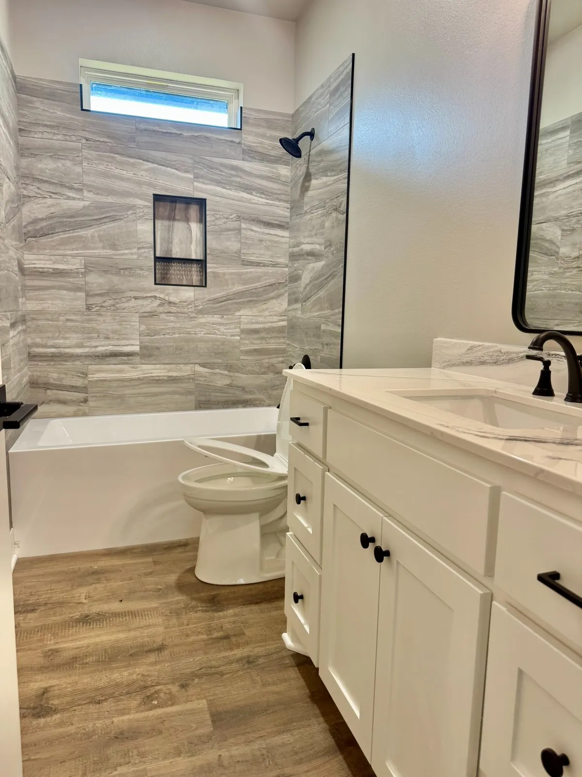 Single Family Residence For Sale in Smith County , 984 Mallard Drive, Lindale, Texas 75771, 4 Bedroom, 3 Bathroom, 2 Garage spaces, 2,274 Sqft, built in 2024, mls#21314388, Real Estate Agent in Lindale, Homes For Sale in Smith county, Homes For Sale in Lindale, Realtor in Lindale Texas, Real Estate Brokerage Independent Realty Texas, Luminita Cordes Realtor