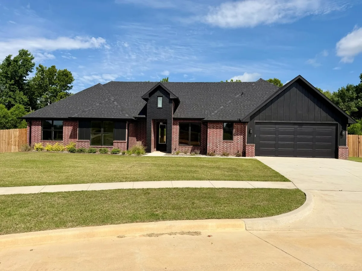 Single Family Residence For Sale in Smith County , 984 Mallard Drive, Lindale, Texas 75771, 4 Bedroom, 3 Bathroom, 2 Garage spaces, 2,274 Sqft, built in 2024, mls#21314388, Real Estate Agent in Lindale, Homes For Sale in Smith county, Homes For Sale in Lindale, Realtor in Lindale Texas, Real Estate Brokerage Independent Realty Texas, Luminita Cordes Realtor