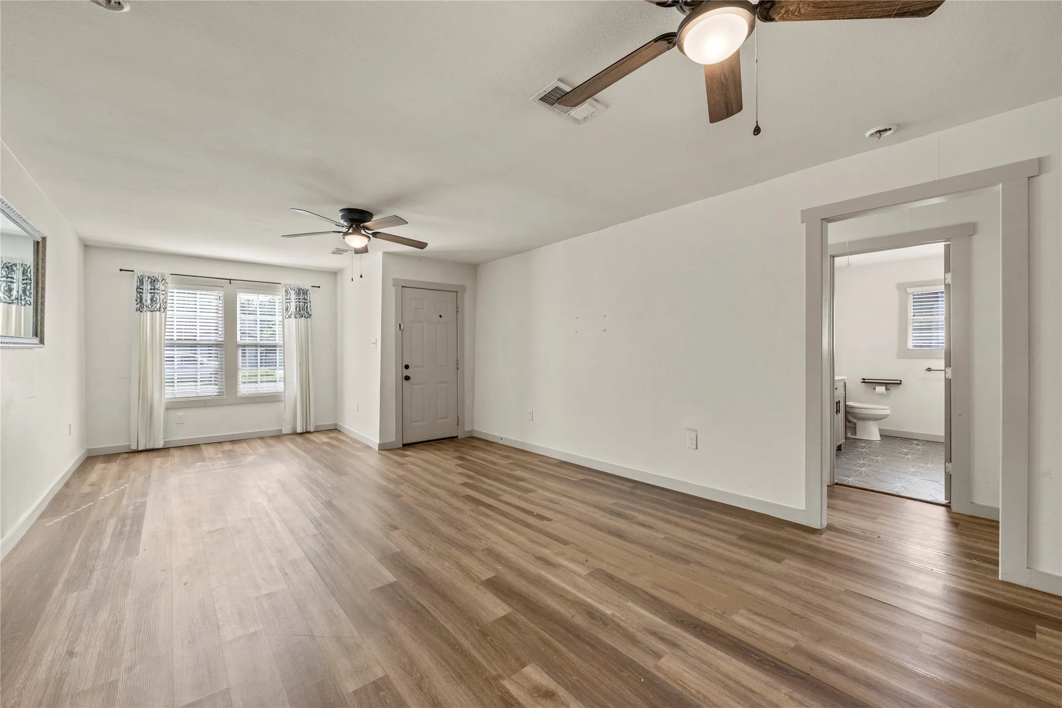 Single Family Residence For Sale in Mc Lennan County , 3724 N 24th Street, Waco, Texas 76708, 3 Bedroom, 2 Bathroom, Garage spaces, 1,414 Sqft, built in 1950, mls#21314335, Real Estate Agent in Waco, Homes For Sale in Mc Lennan county, Homes For Sale in Waco, Realtor in Waco Texas, Real Estate Brokerage Independent Realty Texas, Luminita Cordes Realtor