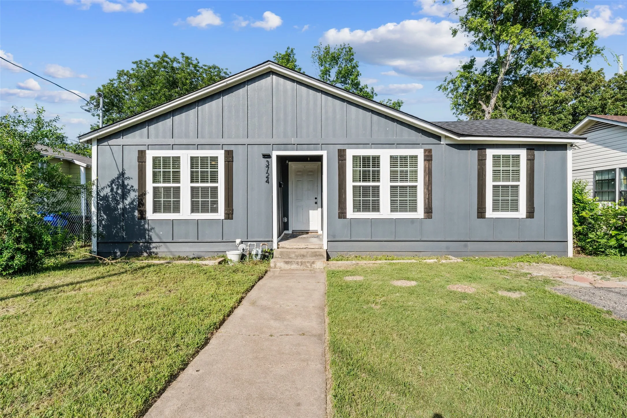 Single Family Residence For Sale in Mc Lennan County , 3724 N 24th Street, Waco, Texas 76708, 3 Bedroom, 2 Bathroom, Garage spaces, 1,414 Sqft, built in 1950, mls#21314335, Real Estate Agent in Waco, Homes For Sale in Mc Lennan county, Homes For Sale in Waco, Realtor in Waco Texas, Real Estate Brokerage Independent Realty Texas, Luminita Cordes Realtor