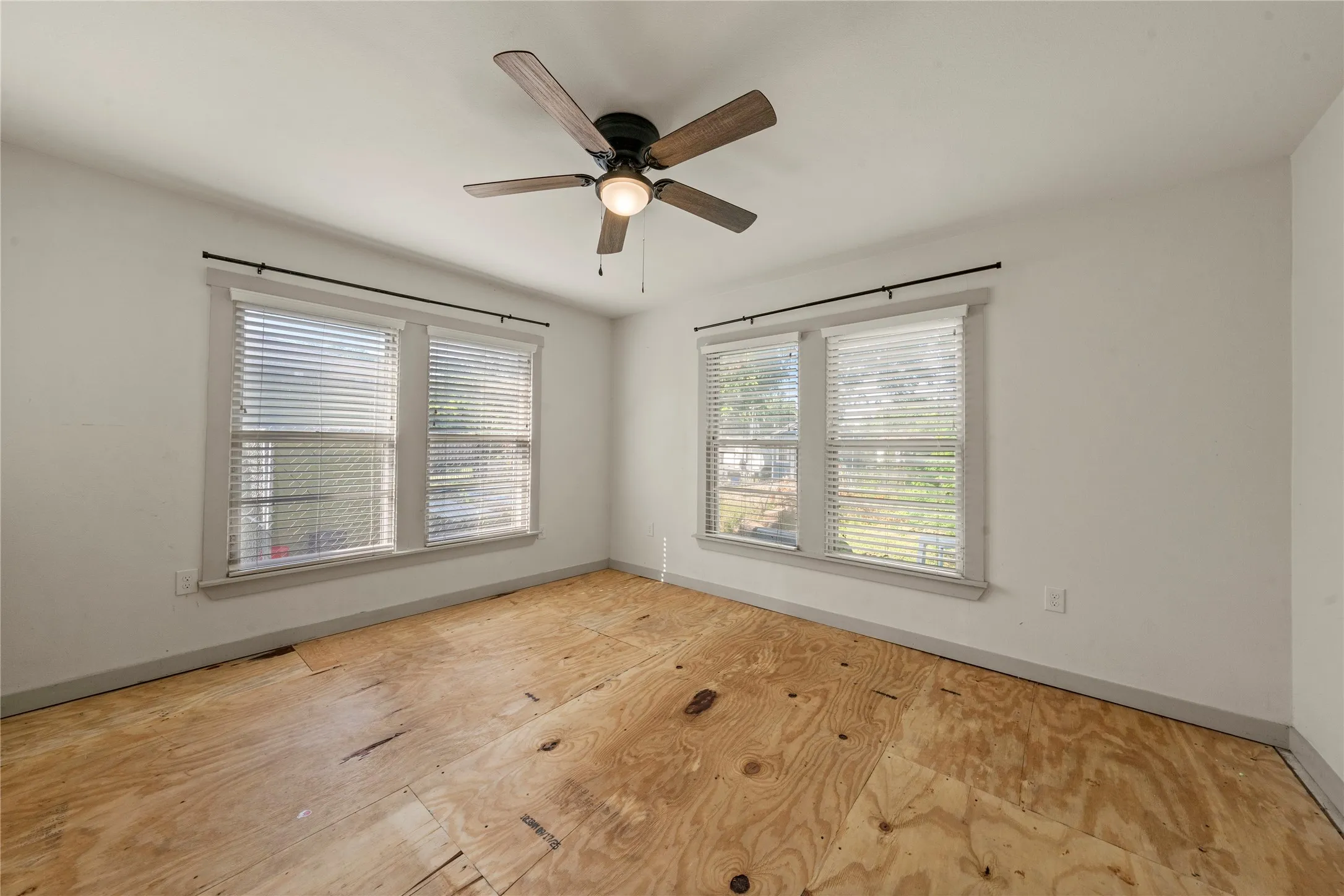 Single Family Residence For Sale in Mc Lennan County , 3724 N 24th Street, Waco, Texas 76708, 3 Bedroom, 2 Bathroom, Garage spaces, 1,414 Sqft, built in 1950, mls#21314335, Real Estate Agent in Waco, Homes For Sale in Mc Lennan county, Homes For Sale in Waco, Realtor in Waco Texas, Real Estate Brokerage Independent Realty Texas, Luminita Cordes Realtor