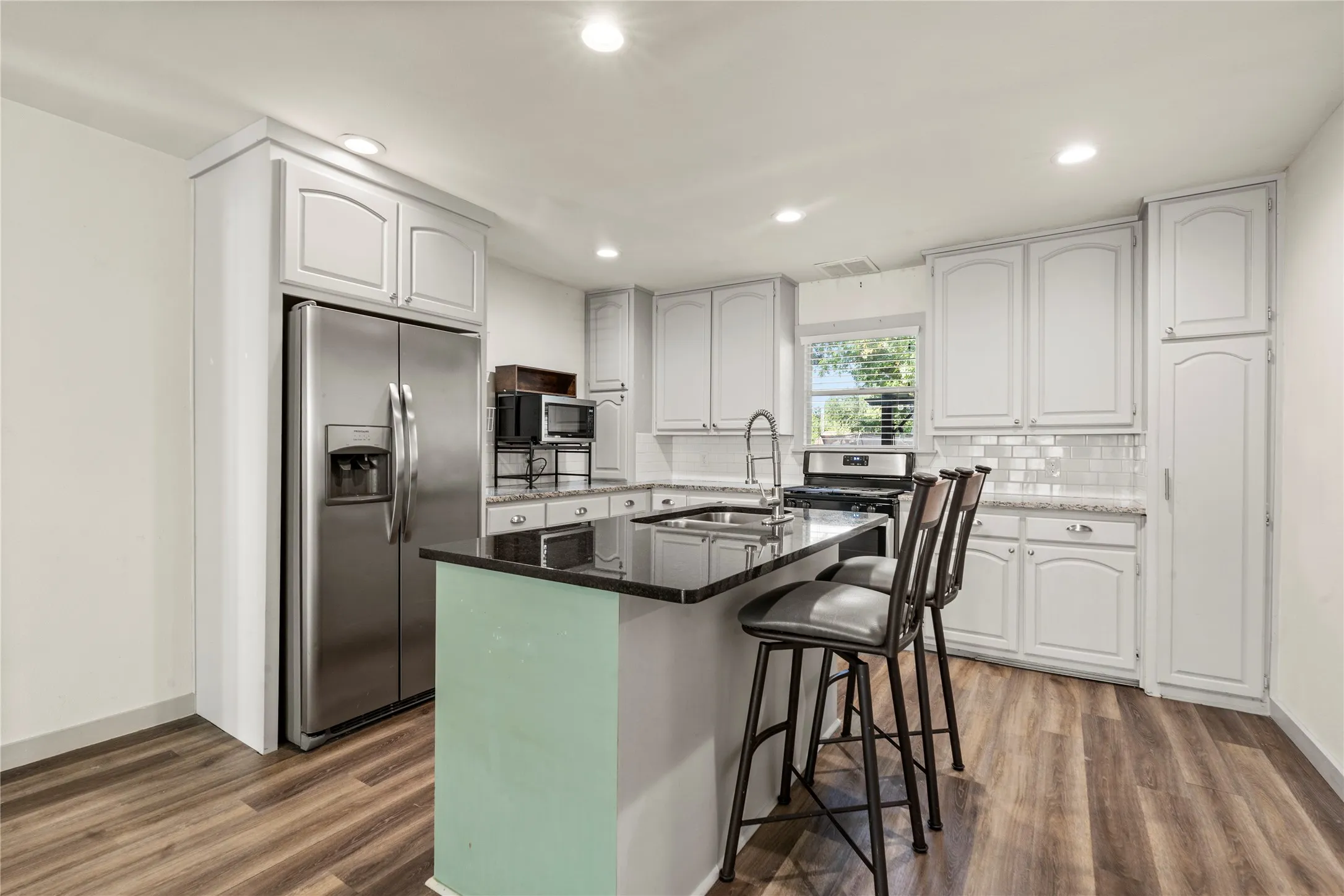 Single Family Residence For Sale in Mc Lennan County , 3724 N 24th Street, Waco, Texas 76708, 3 Bedroom, 2 Bathroom, Garage spaces, 1,414 Sqft, built in 1950, mls#21314335, Real Estate Agent in Waco, Homes For Sale in Mc Lennan county, Homes For Sale in Waco, Realtor in Waco Texas, Real Estate Brokerage Independent Realty Texas, Luminita Cordes Realtor