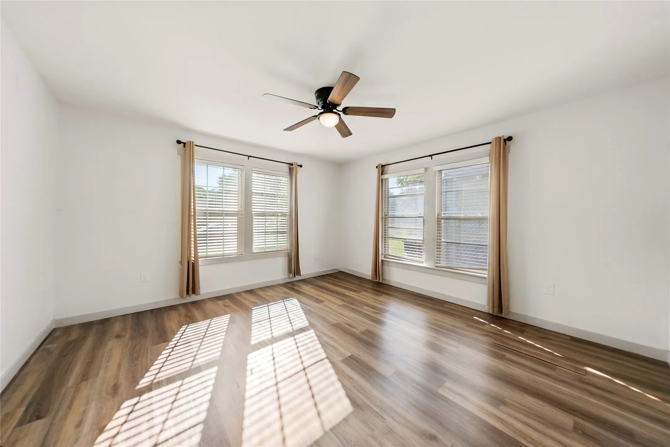 Single Family Residence For Sale in Mc Lennan County , 3724 N 24th Street, Waco, Texas 76708, 3 Bedroom, 2 Bathroom, Garage spaces, 1,414 Sqft, built in 1950, mls#21314335, Real Estate Agent in Waco, Homes For Sale in Mc Lennan county, Homes For Sale in Waco, Realtor in Waco Texas, Real Estate Brokerage Independent Realty Texas, Luminita Cordes Realtor