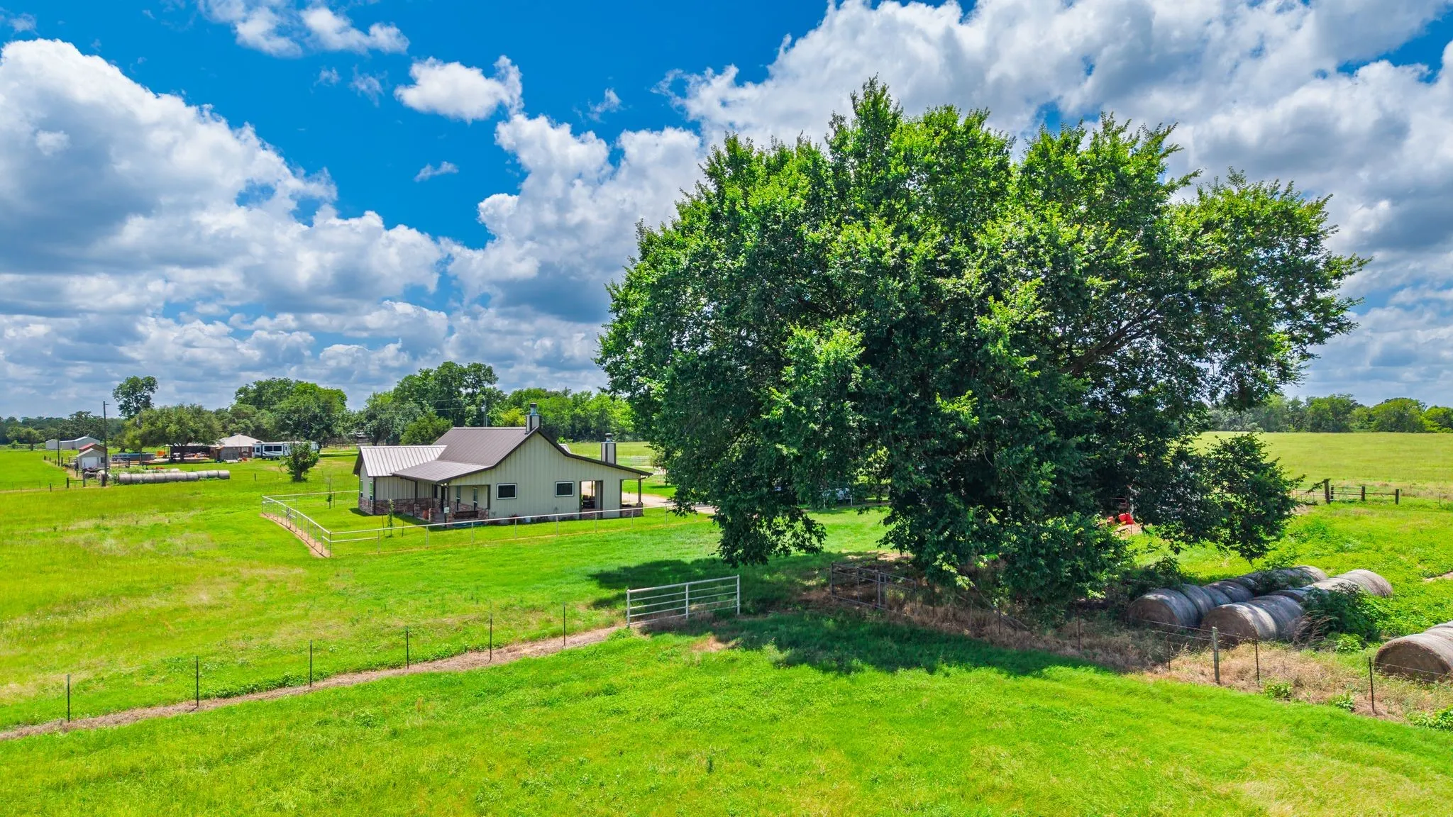 Farm For Sale in Wood County , 869 CR 1570, Alba, Texas 75410, 2 Bedroom, 2 Bathroom, Garage spaces, 1,668 Sqft, built in 2020, mls#21313611, Real Estate Agent in Alba, Homes For Sale in Wood county, Homes For Sale in Alba, Realtor in Alba Texas, Real Estate Brokerage Independent Realty Texas, Luminita Cordes Realtor