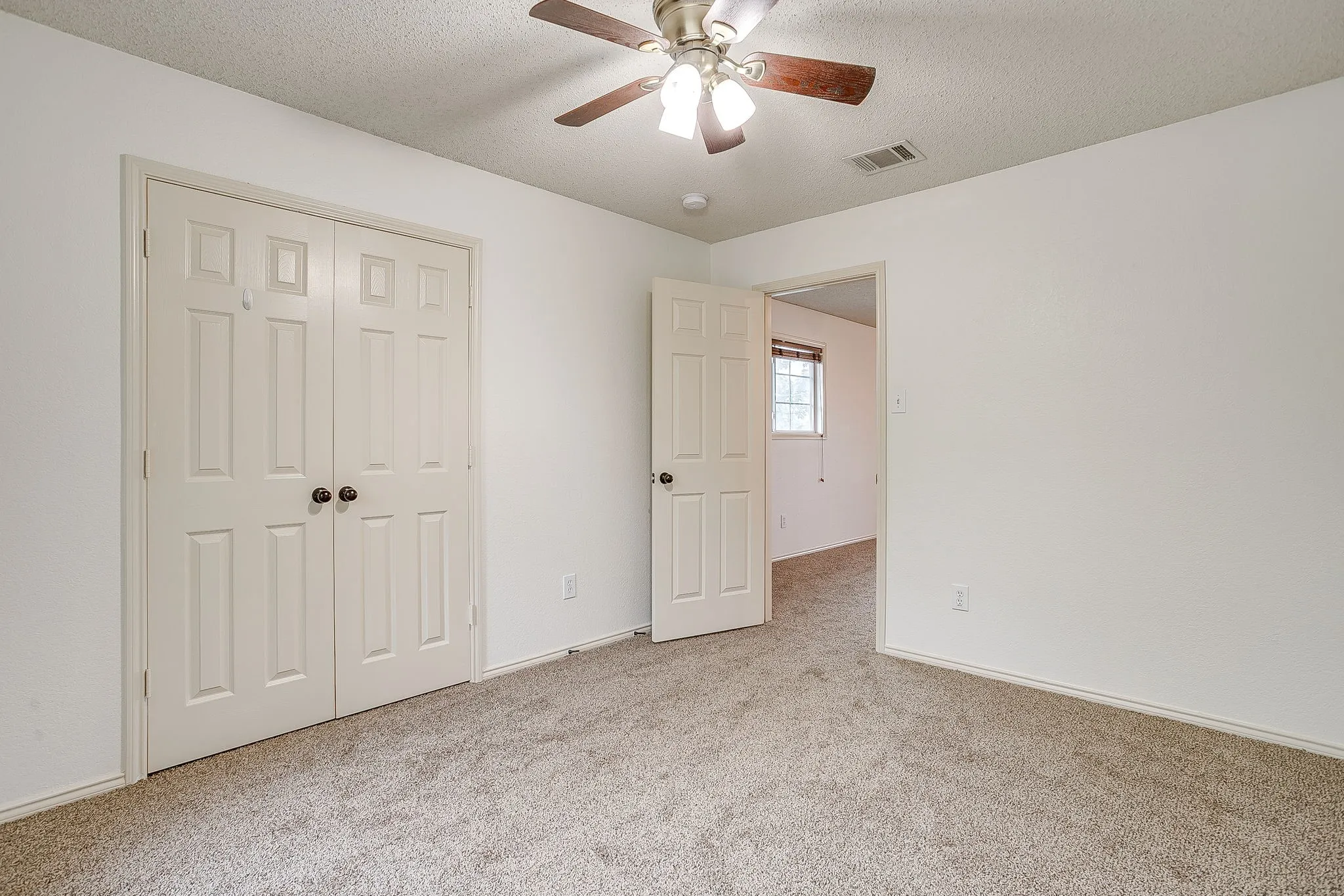 Single Family Residence For Sale in Tarrant County , 2333 Ash Grove Trail, Fort Worth, Texas 76112, 3 Bedroom, 3 Bathroom, 2 Garage spaces, 2,281 Sqft, built in 2004, mls#21314180, Real Estate Agent in Fort Worth, Homes For Sale in Tarrant county, Homes For Sale in Fort Worth, Realtor in Fort Worth Texas, Real Estate Brokerage Independent Realty Texas, Luminita Cordes Realtor