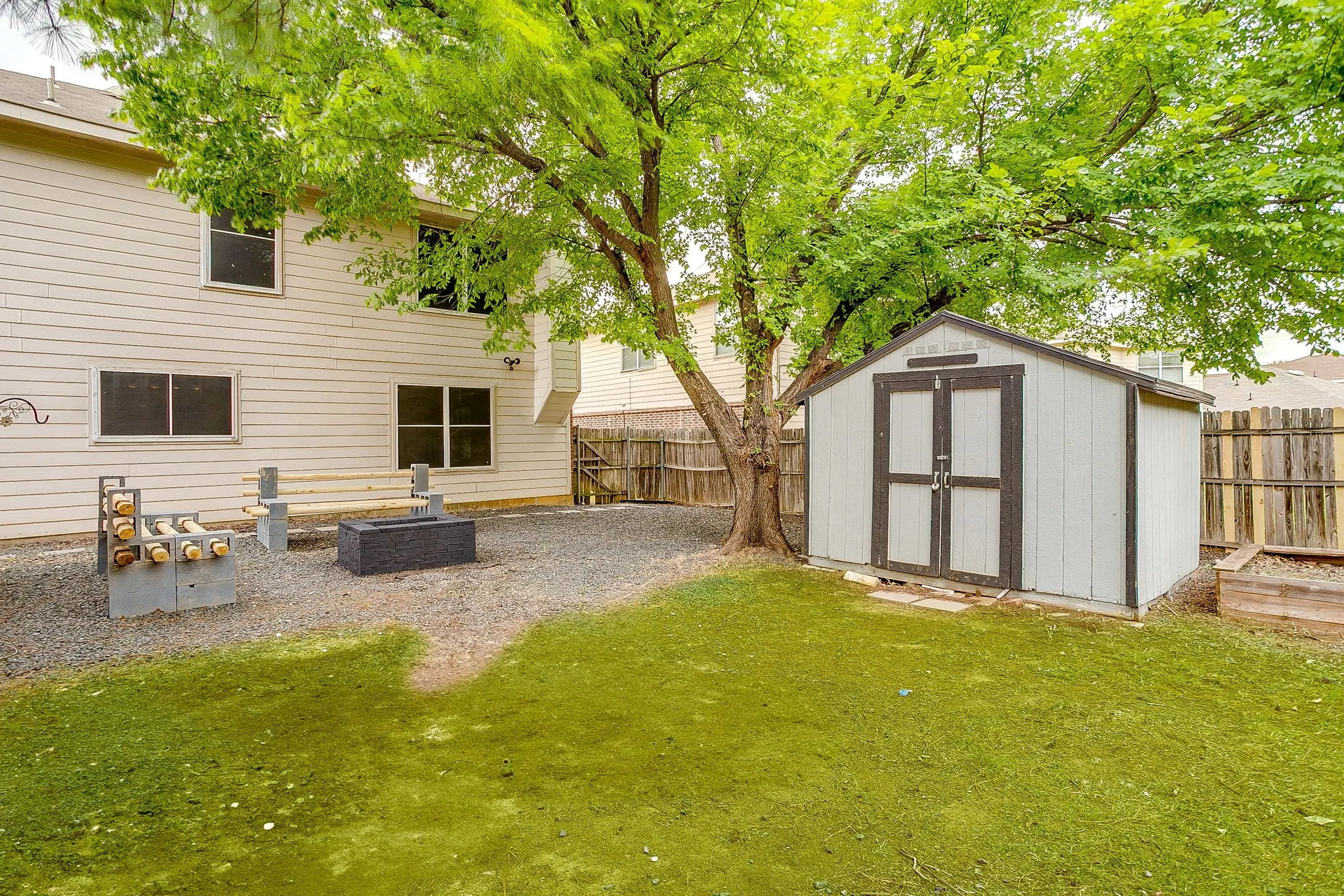 Single Family Residence For Sale in Tarrant County , 2333 Ash Grove Trail, Fort Worth, Texas 76112, 3 Bedroom, 3 Bathroom, 2 Garage spaces, 2,281 Sqft, built in 2004, mls#21314180, Real Estate Agent in Fort Worth, Homes For Sale in Tarrant county, Homes For Sale in Fort Worth, Realtor in Fort Worth Texas, Real Estate Brokerage Independent Realty Texas, Luminita Cordes Realtor