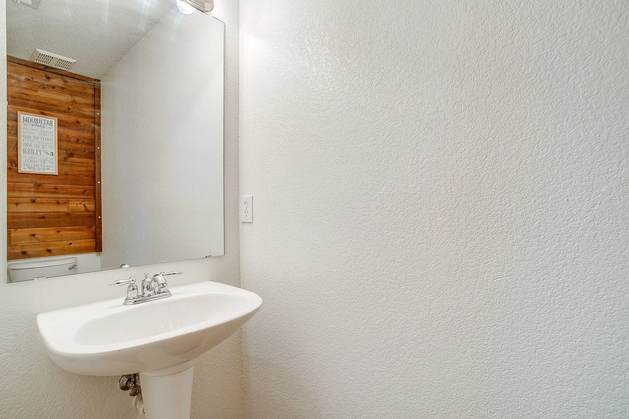 Single Family Residence For Sale in Tarrant County , 2333 Ash Grove Trail, Fort Worth, Texas 76112, 3 Bedroom, 3 Bathroom, 2 Garage spaces, 2,281 Sqft, built in 2004, mls#21314180, Real Estate Agent in Fort Worth, Homes For Sale in Tarrant county, Homes For Sale in Fort Worth, Realtor in Fort Worth Texas, Real Estate Brokerage Independent Realty Texas, Luminita Cordes Realtor