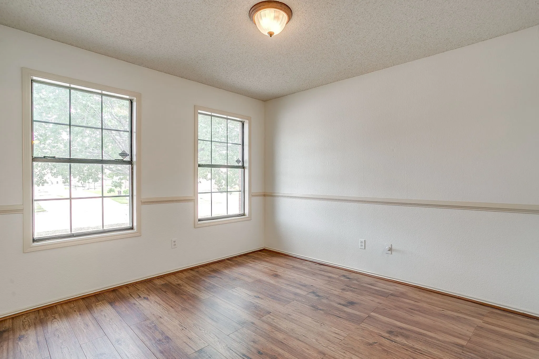 Single Family Residence For Sale in Tarrant County , 2333 Ash Grove Trail, Fort Worth, Texas 76112, 3 Bedroom, 3 Bathroom, 2 Garage spaces, 2,281 Sqft, built in 2004, mls#21314180, Real Estate Agent in Fort Worth, Homes For Sale in Tarrant county, Homes For Sale in Fort Worth, Realtor in Fort Worth Texas, Real Estate Brokerage Independent Realty Texas, Luminita Cordes Realtor
