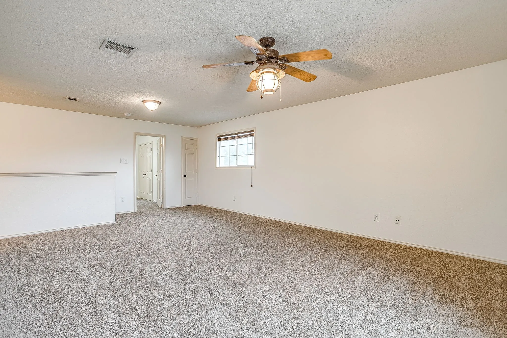 Single Family Residence For Sale in Tarrant County , 2333 Ash Grove Trail, Fort Worth, Texas 76112, 3 Bedroom, 3 Bathroom, 2 Garage spaces, 2,281 Sqft, built in 2004, mls#21314180, Real Estate Agent in Fort Worth, Homes For Sale in Tarrant county, Homes For Sale in Fort Worth, Realtor in Fort Worth Texas, Real Estate Brokerage Independent Realty Texas, Luminita Cordes Realtor