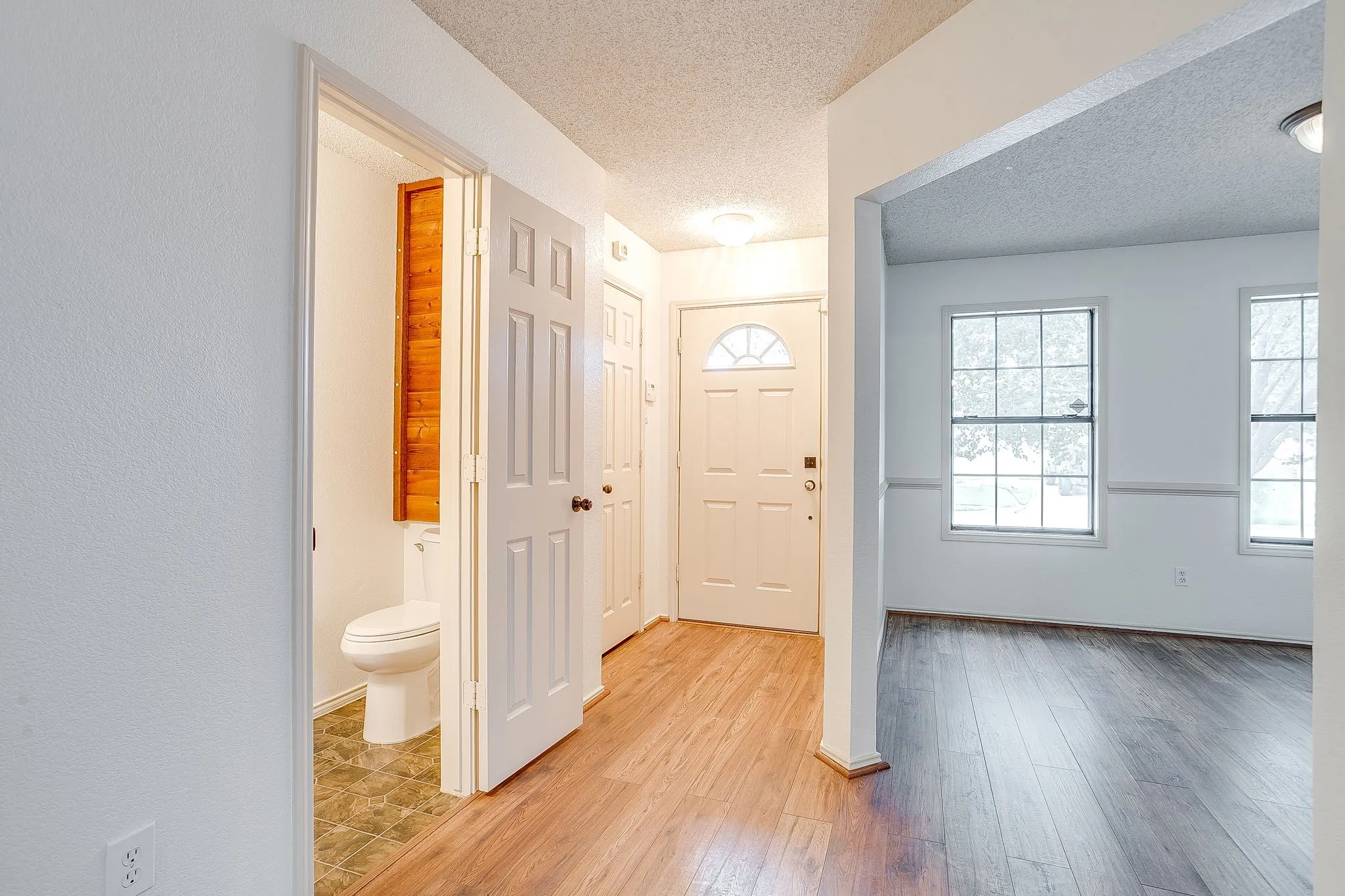 Single Family Residence For Sale in Tarrant County , 2333 Ash Grove Trail, Fort Worth, Texas 76112, 3 Bedroom, 3 Bathroom, 2 Garage spaces, 2,281 Sqft, built in 2004, mls#21314180, Real Estate Agent in Fort Worth, Homes For Sale in Tarrant county, Homes For Sale in Fort Worth, Realtor in Fort Worth Texas, Real Estate Brokerage Independent Realty Texas, Luminita Cordes Realtor