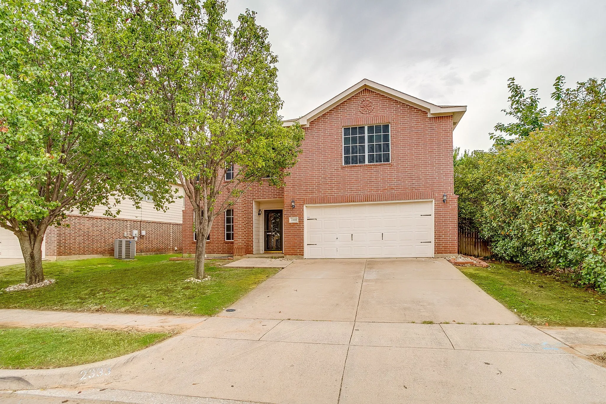 Single Family Residence For Sale in Tarrant County , 2333 Ash Grove Trail, Fort Worth, Texas 76112, 3 Bedroom, 3 Bathroom, 2 Garage spaces, 2,281 Sqft, built in 2004, mls#21314180, Real Estate Agent in Fort Worth, Homes For Sale in Tarrant county, Homes For Sale in Fort Worth, Realtor in Fort Worth Texas, Real Estate Brokerage Independent Realty Texas, Luminita Cordes Realtor