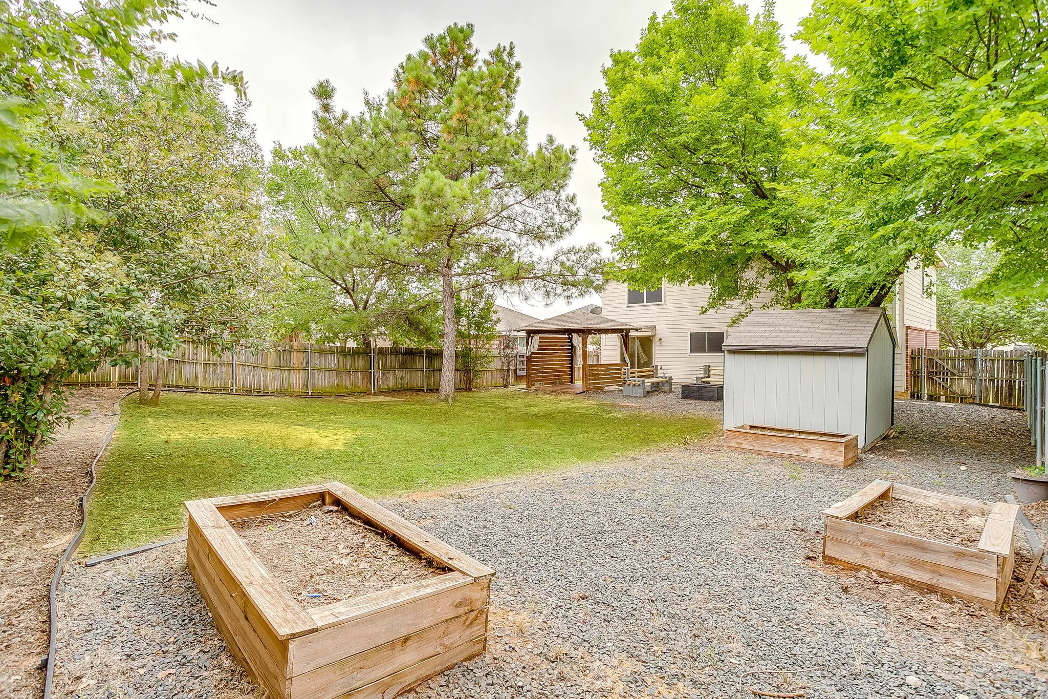 Single Family Residence For Sale in Tarrant County , 2333 Ash Grove Trail, Fort Worth, Texas 76112, 3 Bedroom, 3 Bathroom, 2 Garage spaces, 2,281 Sqft, built in 2004, mls#21314180, Real Estate Agent in Fort Worth, Homes For Sale in Tarrant county, Homes For Sale in Fort Worth, Realtor in Fort Worth Texas, Real Estate Brokerage Independent Realty Texas, Luminita Cordes Realtor