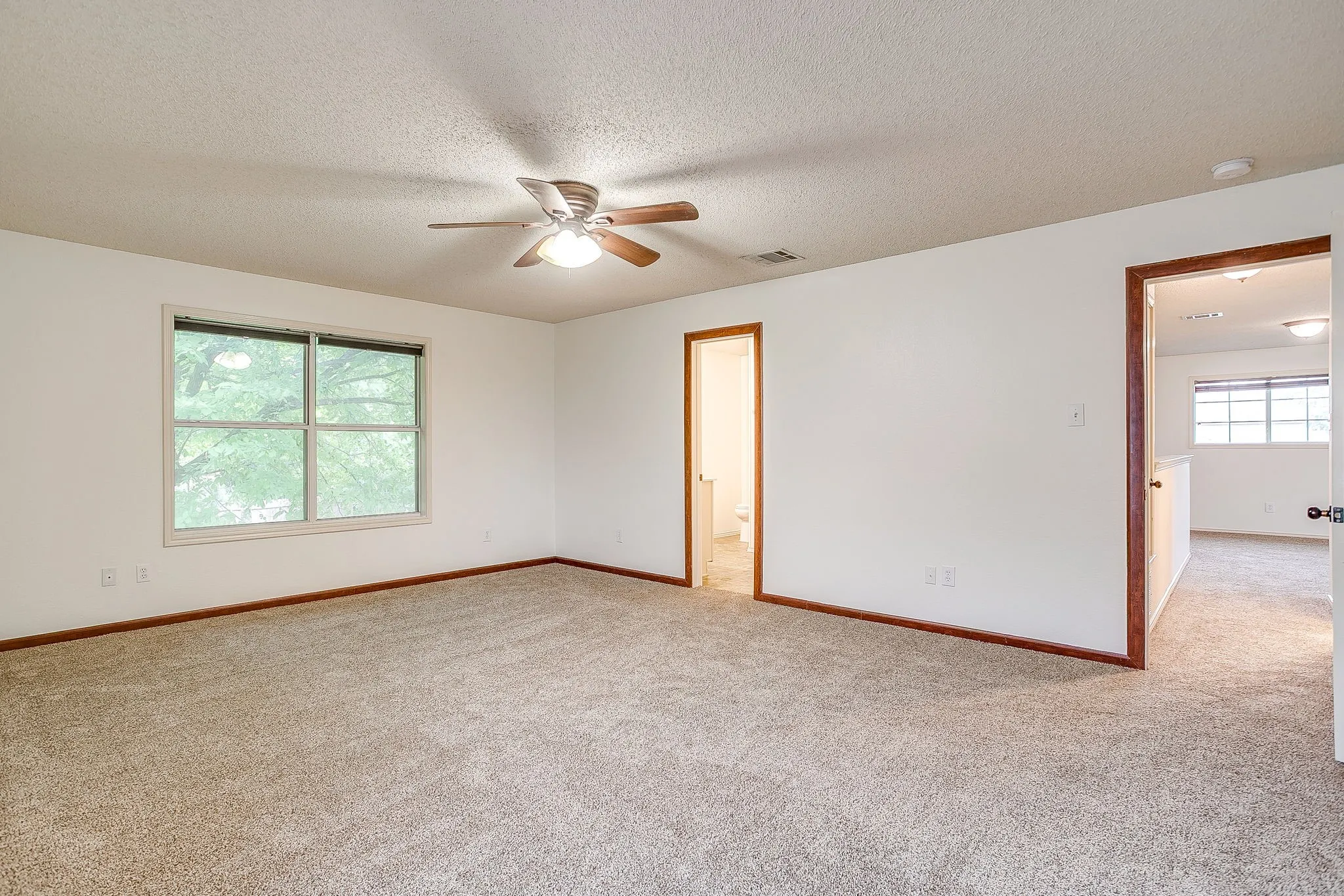 Single Family Residence For Sale in Tarrant County , 2333 Ash Grove Trail, Fort Worth, Texas 76112, 3 Bedroom, 3 Bathroom, 2 Garage spaces, 2,281 Sqft, built in 2004, mls#21314180, Real Estate Agent in Fort Worth, Homes For Sale in Tarrant county, Homes For Sale in Fort Worth, Realtor in Fort Worth Texas, Real Estate Brokerage Independent Realty Texas, Luminita Cordes Realtor