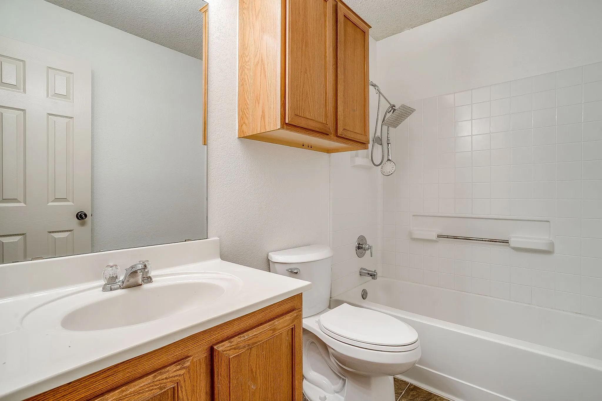 Single Family Residence For Sale in Tarrant County , 2333 Ash Grove Trail, Fort Worth, Texas 76112, 3 Bedroom, 3 Bathroom, 2 Garage spaces, 2,281 Sqft, built in 2004, mls#21314180, Real Estate Agent in Fort Worth, Homes For Sale in Tarrant county, Homes For Sale in Fort Worth, Realtor in Fort Worth Texas, Real Estate Brokerage Independent Realty Texas, Luminita Cordes Realtor