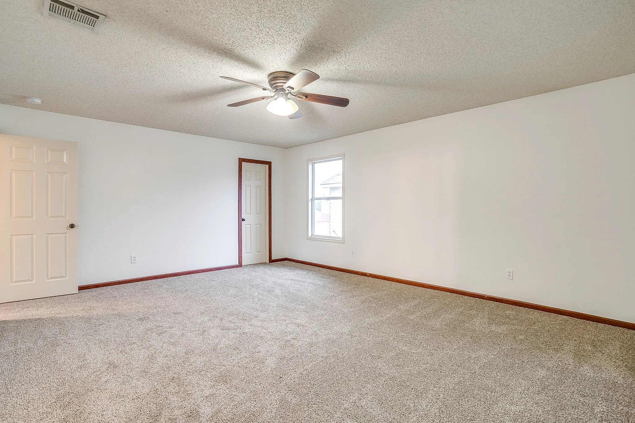 Single Family Residence For Sale in Tarrant County , 2333 Ash Grove Trail, Fort Worth, Texas 76112, 3 Bedroom, 3 Bathroom, 2 Garage spaces, 2,281 Sqft, built in 2004, mls#21314180, Real Estate Agent in Fort Worth, Homes For Sale in Tarrant county, Homes For Sale in Fort Worth, Realtor in Fort Worth Texas, Real Estate Brokerage Independent Realty Texas, Luminita Cordes Realtor