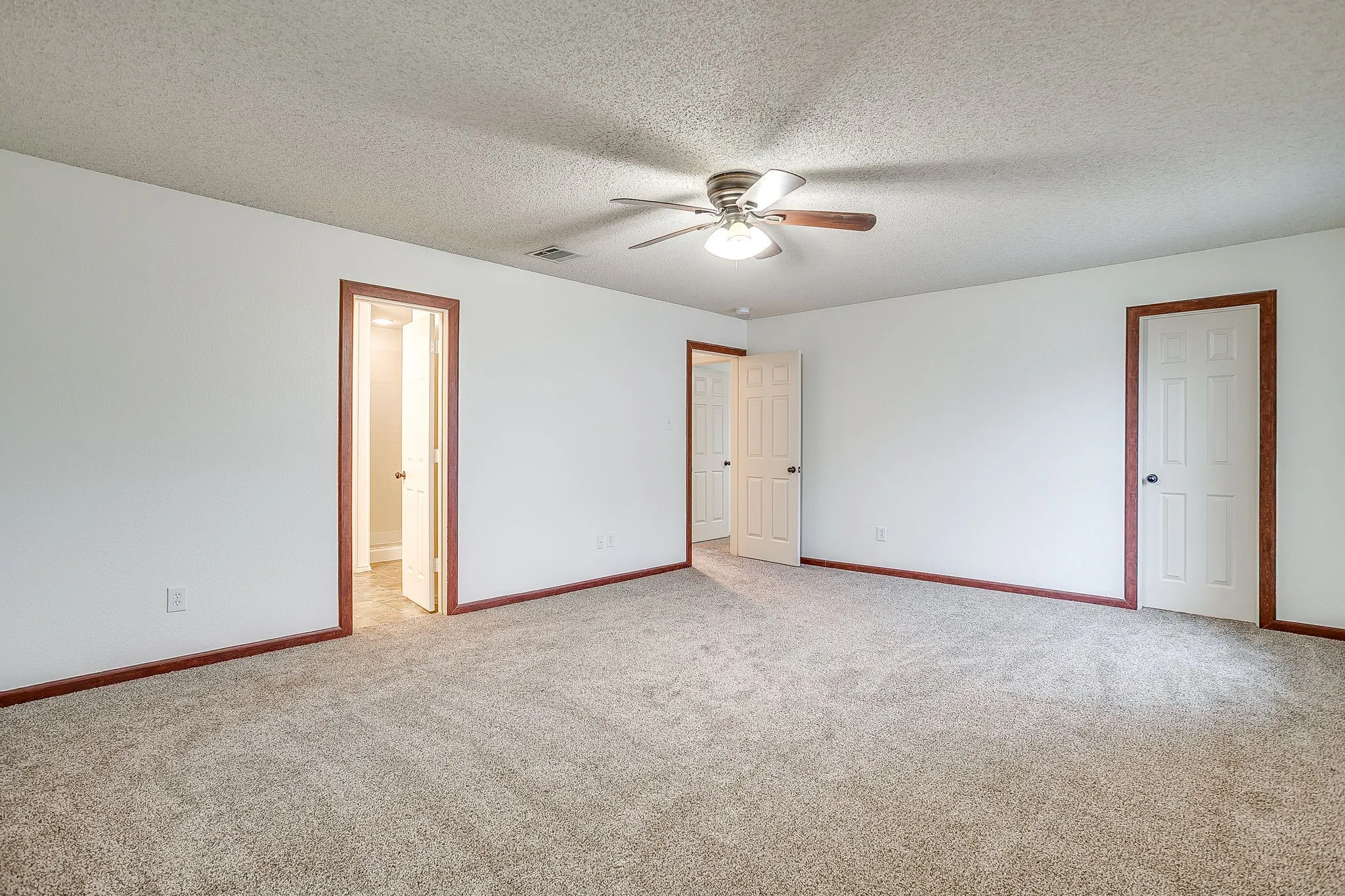 Single Family Residence For Sale in Tarrant County , 2333 Ash Grove Trail, Fort Worth, Texas 76112, 3 Bedroom, 3 Bathroom, 2 Garage spaces, 2,281 Sqft, built in 2004, mls#21314180, Real Estate Agent in Fort Worth, Homes For Sale in Tarrant county, Homes For Sale in Fort Worth, Realtor in Fort Worth Texas, Real Estate Brokerage Independent Realty Texas, Luminita Cordes Realtor
