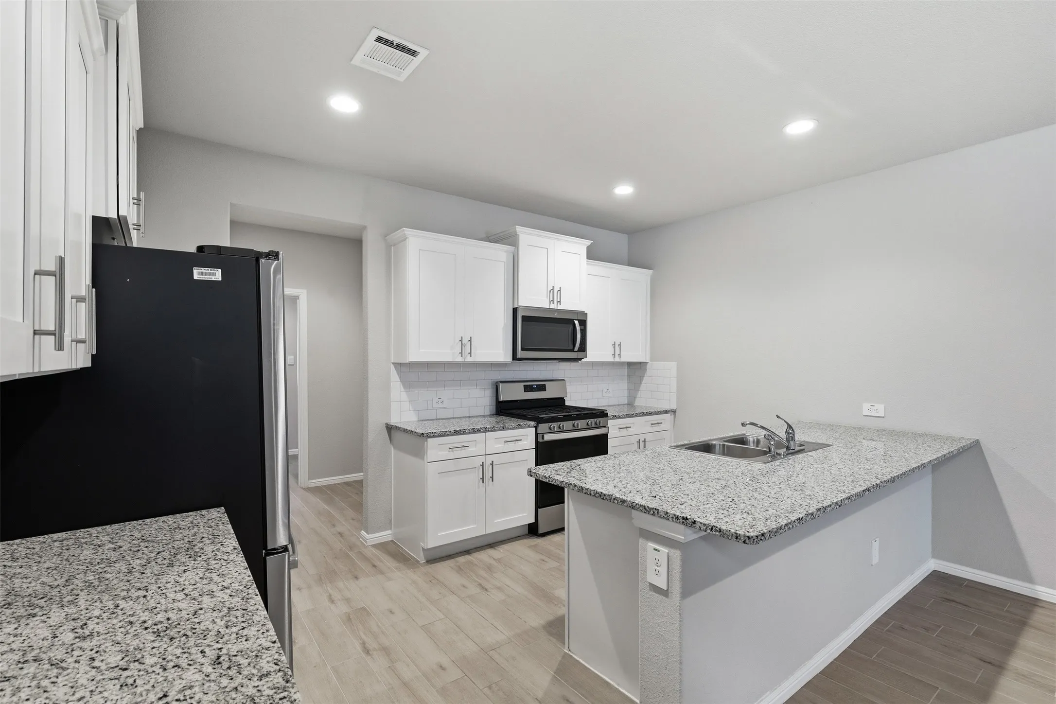 Single Family Residence For Sale in Tarrant County , 6736 Windfall Drive, Fort Worth, Texas 76135, 3 Bedroom, 2 Bathroom, 2 Garage spaces, 1,602 Sqft, built in 2024, mls#21314298, Real Estate Agent in Fort Worth, Homes For Sale in Tarrant county, Homes For Sale in Fort Worth, Realtor in Fort Worth Texas, Real Estate Brokerage Independent Realty Texas, Luminita Cordes Realtor