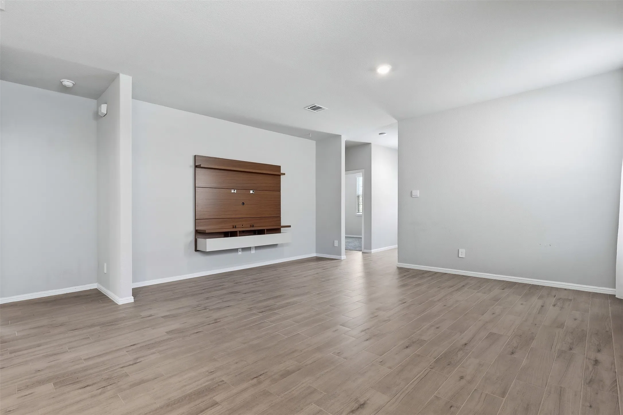 Single Family Residence For Sale in Tarrant County , 6736 Windfall Drive, Fort Worth, Texas 76135, 3 Bedroom, 2 Bathroom, 2 Garage spaces, 1,602 Sqft, built in 2024, mls#21314298, Real Estate Agent in Fort Worth, Homes For Sale in Tarrant county, Homes For Sale in Fort Worth, Realtor in Fort Worth Texas, Real Estate Brokerage Independent Realty Texas, Luminita Cordes Realtor