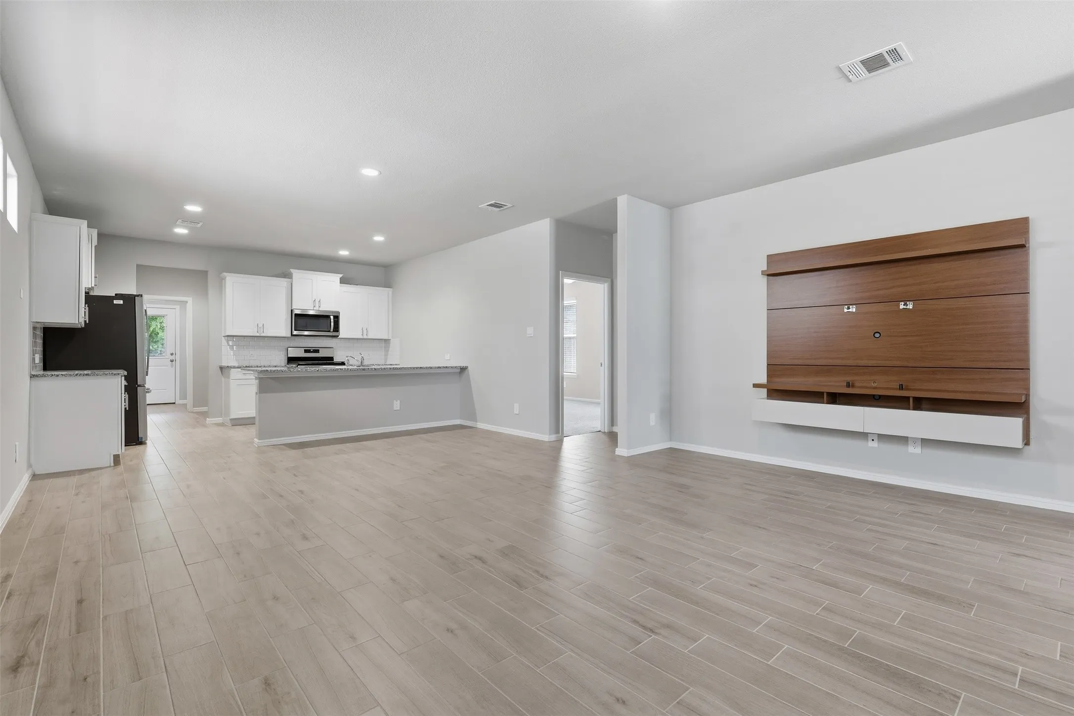 Single Family Residence For Sale in Tarrant County , 6736 Windfall Drive, Fort Worth, Texas 76135, 3 Bedroom, 2 Bathroom, 2 Garage spaces, 1,602 Sqft, built in 2024, mls#21314298, Real Estate Agent in Fort Worth, Homes For Sale in Tarrant county, Homes For Sale in Fort Worth, Realtor in Fort Worth Texas, Real Estate Brokerage Independent Realty Texas, Luminita Cordes Realtor