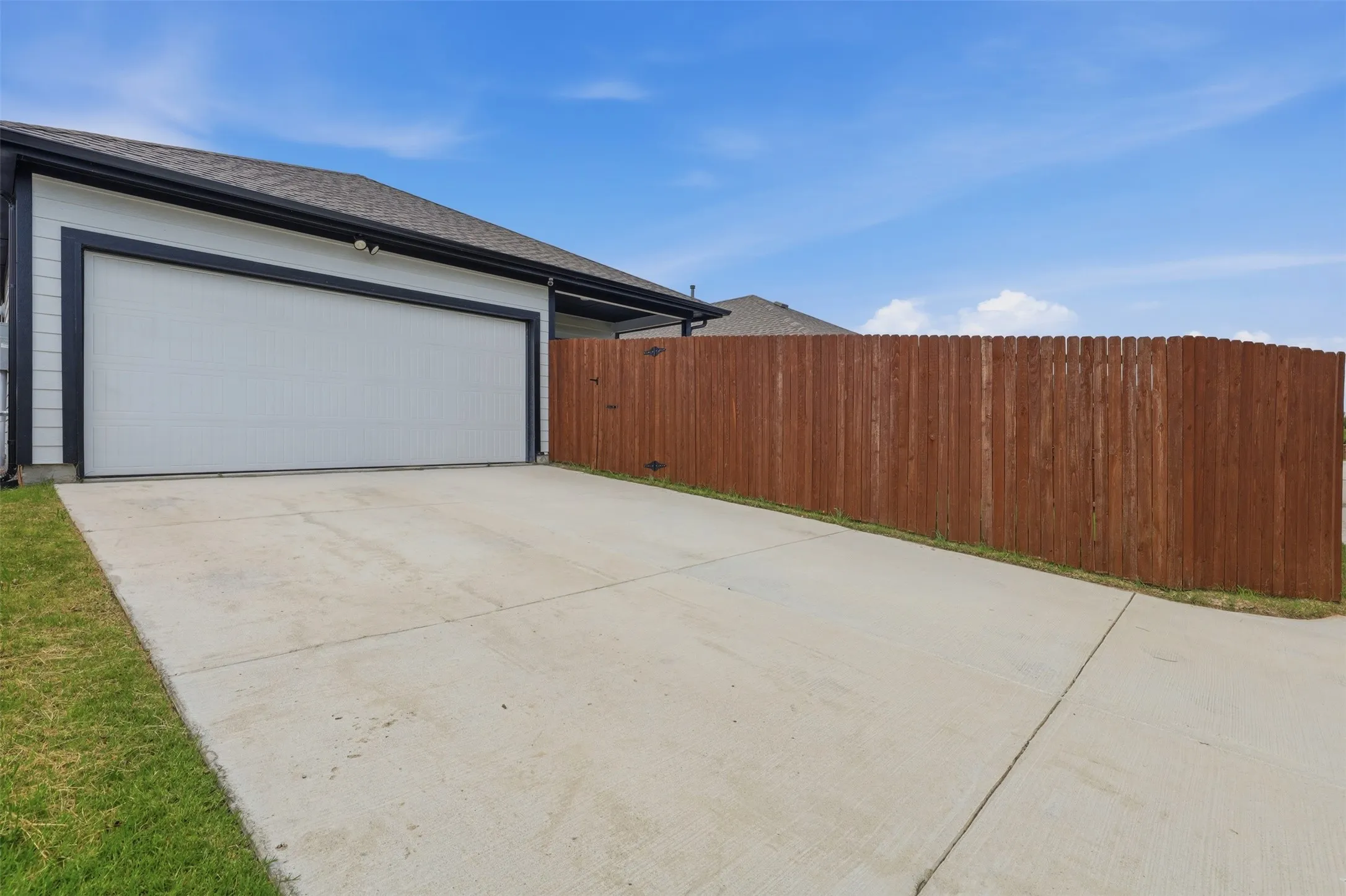 Single Family Residence For Sale in Tarrant County , 6736 Windfall Drive, Fort Worth, Texas 76135, 3 Bedroom, 2 Bathroom, 2 Garage spaces, 1,602 Sqft, built in 2024, mls#21314298, Real Estate Agent in Fort Worth, Homes For Sale in Tarrant county, Homes For Sale in Fort Worth, Realtor in Fort Worth Texas, Real Estate Brokerage Independent Realty Texas, Luminita Cordes Realtor