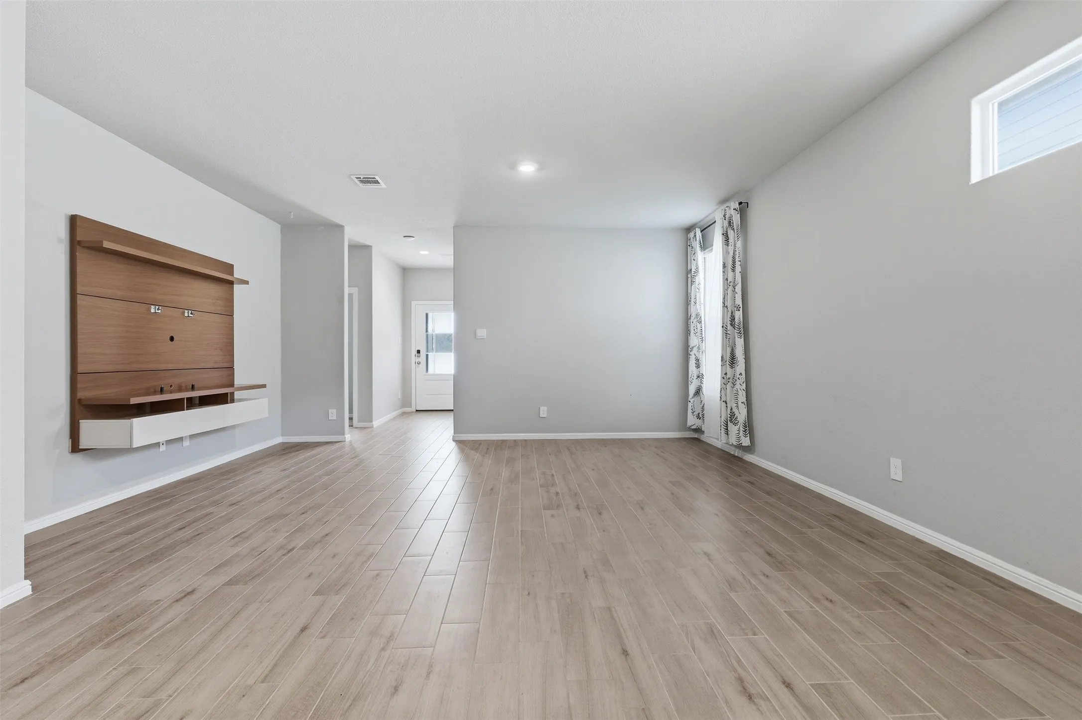 Single Family Residence For Sale in Tarrant County , 6736 Windfall Drive, Fort Worth, Texas 76135, 3 Bedroom, 2 Bathroom, 2 Garage spaces, 1,602 Sqft, built in 2024, mls#21314298, Real Estate Agent in Fort Worth, Homes For Sale in Tarrant county, Homes For Sale in Fort Worth, Realtor in Fort Worth Texas, Real Estate Brokerage Independent Realty Texas, Luminita Cordes Realtor