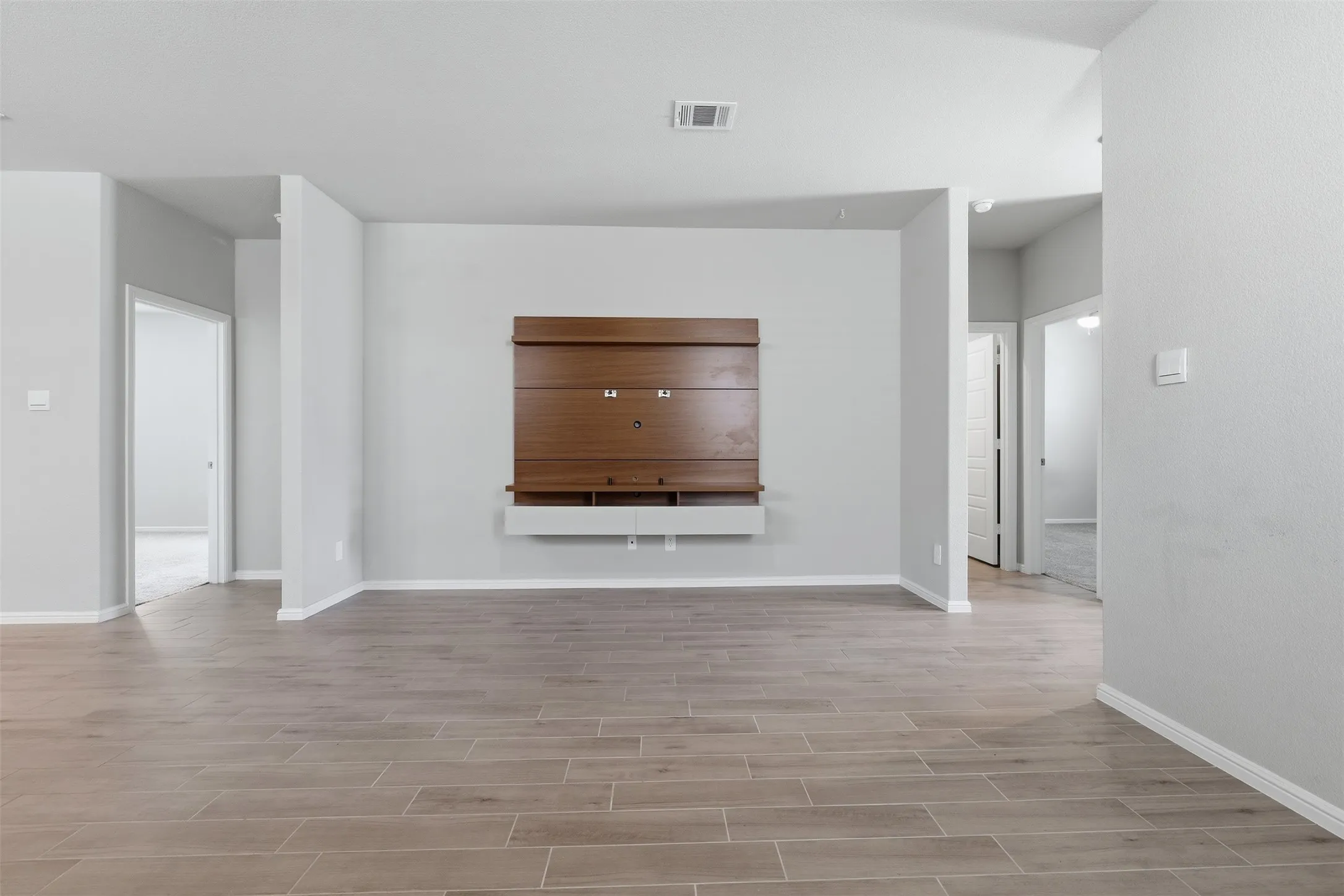 Single Family Residence For Sale in Tarrant County , 6736 Windfall Drive, Fort Worth, Texas 76135, 3 Bedroom, 2 Bathroom, 2 Garage spaces, 1,602 Sqft, built in 2024, mls#21314298, Real Estate Agent in Fort Worth, Homes For Sale in Tarrant county, Homes For Sale in Fort Worth, Realtor in Fort Worth Texas, Real Estate Brokerage Independent Realty Texas, Luminita Cordes Realtor