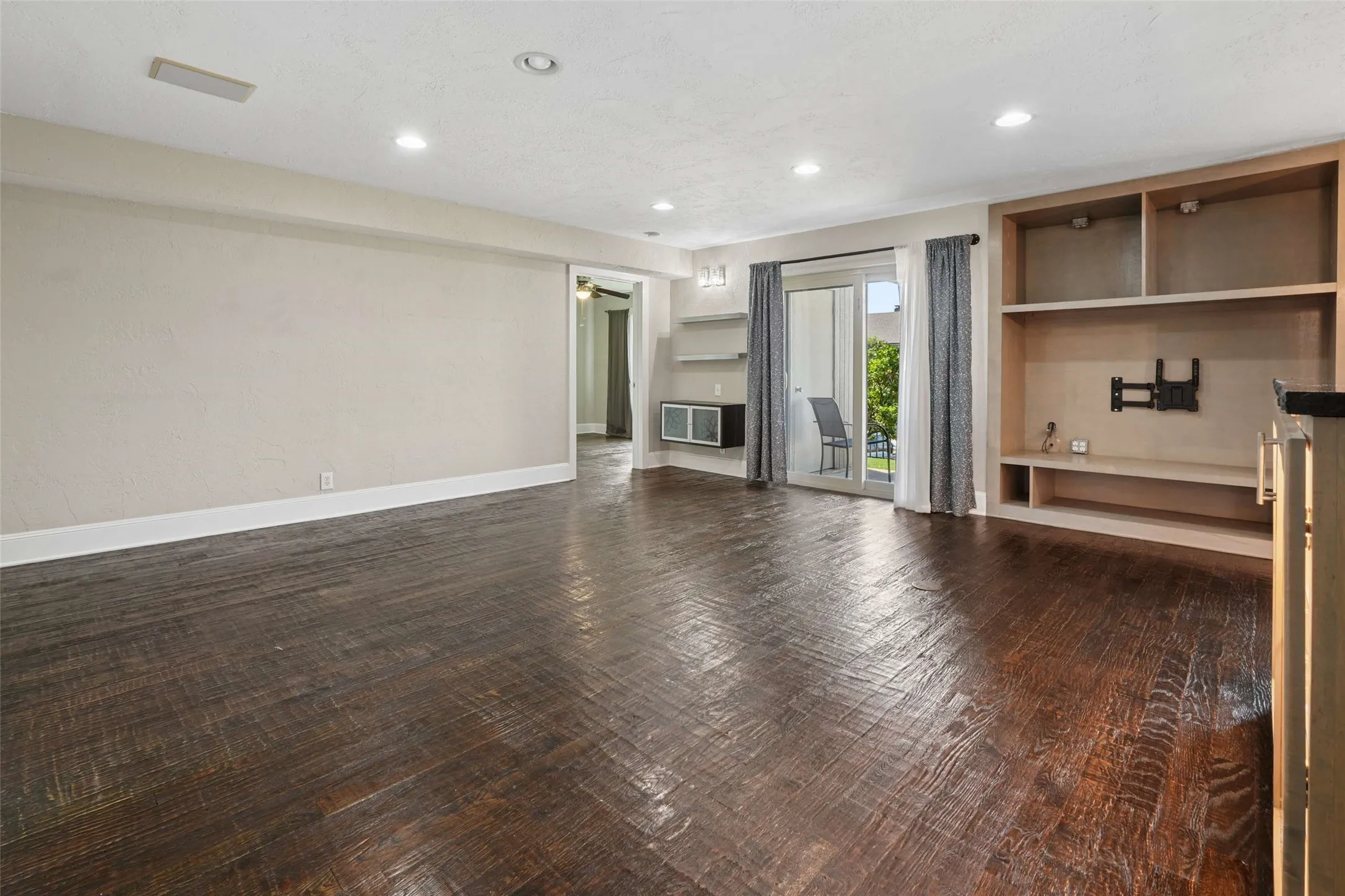 Condominium For Sale in Rockwall County , 1503 Signal Ridge Place, Rockwall, Texas 75032, 2 Bedroom, 2 Bathroom, Garage spaces, 1,141 Sqft, built in 1985, mls#21310036, Real Estate Agent in Rockwall, Homes For Sale in Rockwall county, Homes For Sale in Rockwall, Realtor in Rockwall Texas, Real Estate Brokerage Independent Realty Texas, Luminita Cordes Realtor