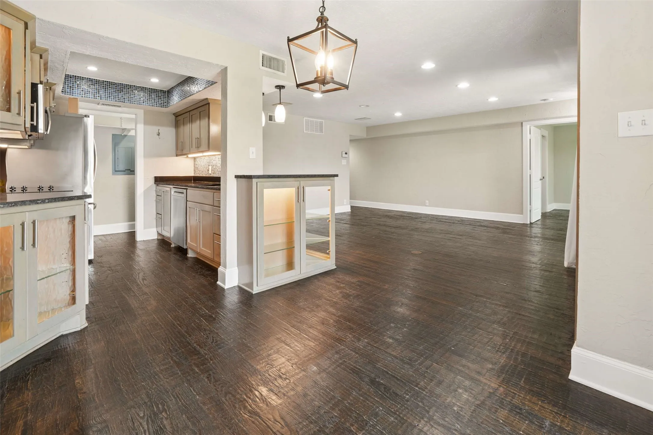 Condominium For Sale in Rockwall County , 1503 Signal Ridge Place, Rockwall, Texas 75032, 2 Bedroom, 2 Bathroom, Garage spaces, 1,141 Sqft, built in 1985, mls#21310036, Real Estate Agent in Rockwall, Homes For Sale in Rockwall county, Homes For Sale in Rockwall, Realtor in Rockwall Texas, Real Estate Brokerage Independent Realty Texas, Luminita Cordes Realtor