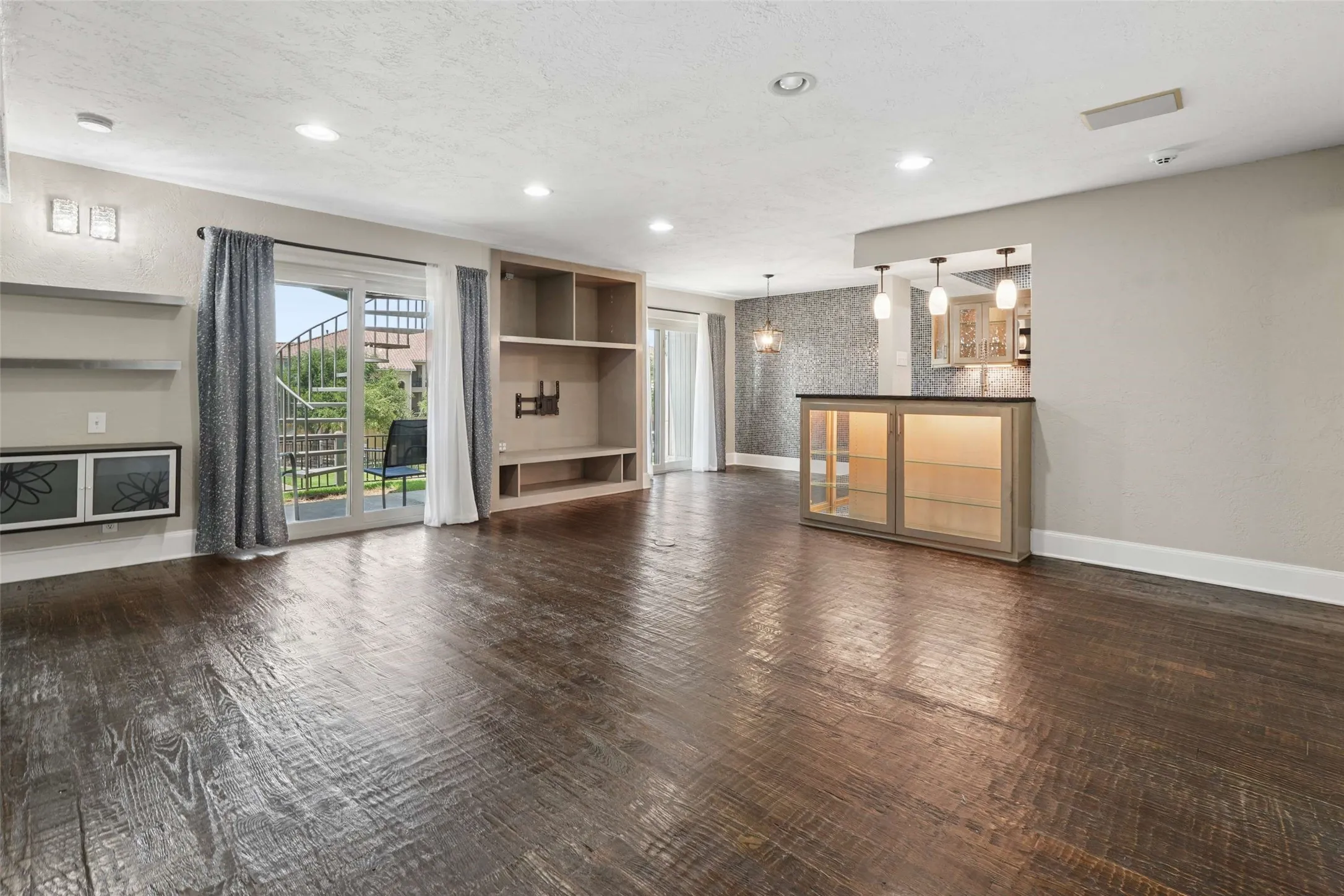 Condominium For Sale in Rockwall County , 1503 Signal Ridge Place, Rockwall, Texas 75032, 2 Bedroom, 2 Bathroom, Garage spaces, 1,141 Sqft, built in 1985, mls#21310036, Real Estate Agent in Rockwall, Homes For Sale in Rockwall county, Homes For Sale in Rockwall, Realtor in Rockwall Texas, Real Estate Brokerage Independent Realty Texas, Luminita Cordes Realtor
