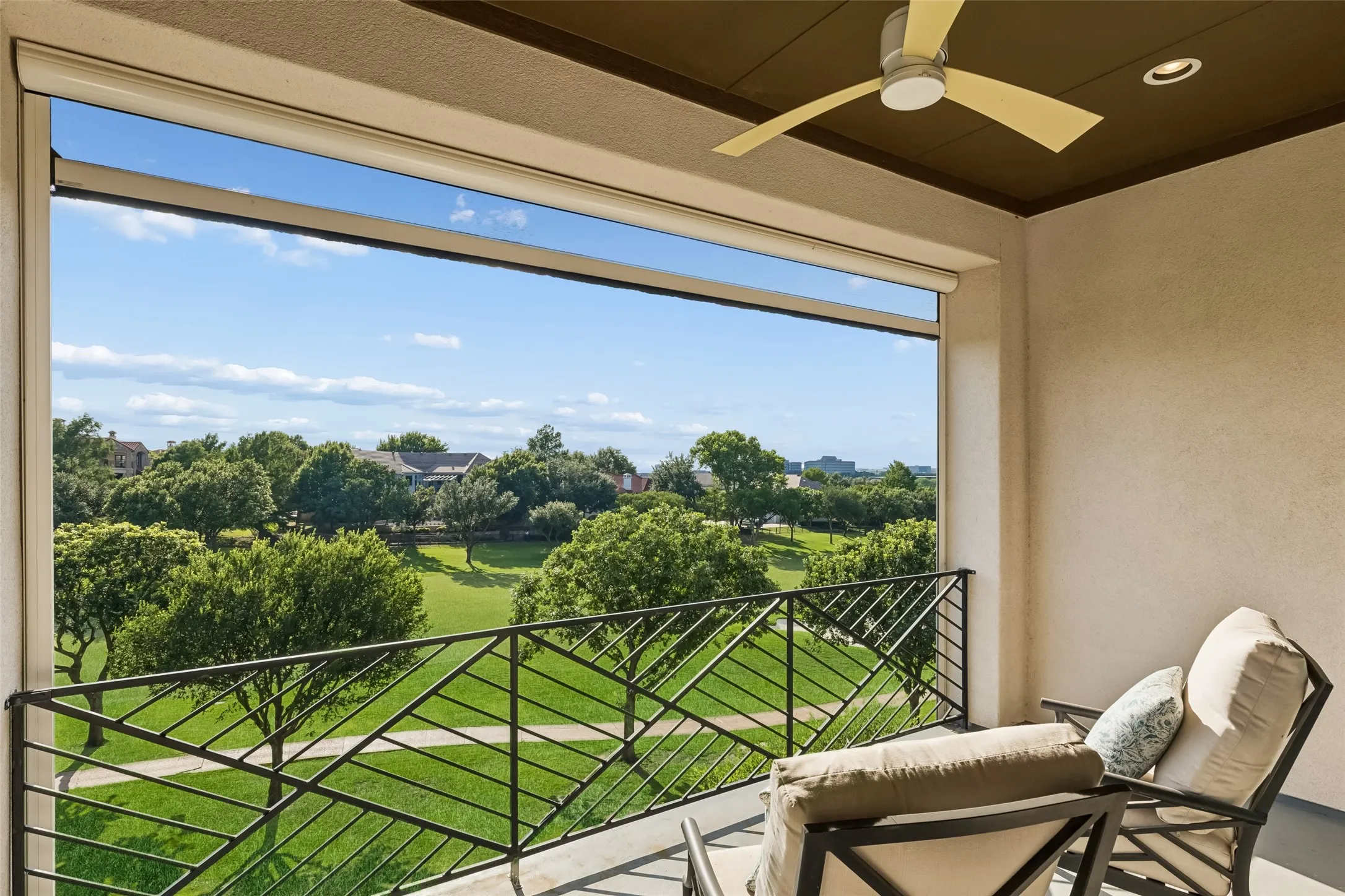 Single Family Residence For Sale in Dallas County , 4765 Cloudcroft Lane, Irving, Texas 75038, 3 Bedroom, 4 Bathroom, 2 Garage spaces, 3,642 Sqft, built in 2017, mls#21298042, Real Estate Agent in Irving, Homes For Sale in Dallas county, Homes For Sale in Irving, Realtor in Irving Texas, Real Estate Brokerage Independent Realty Texas, Luminita Cordes Realtor