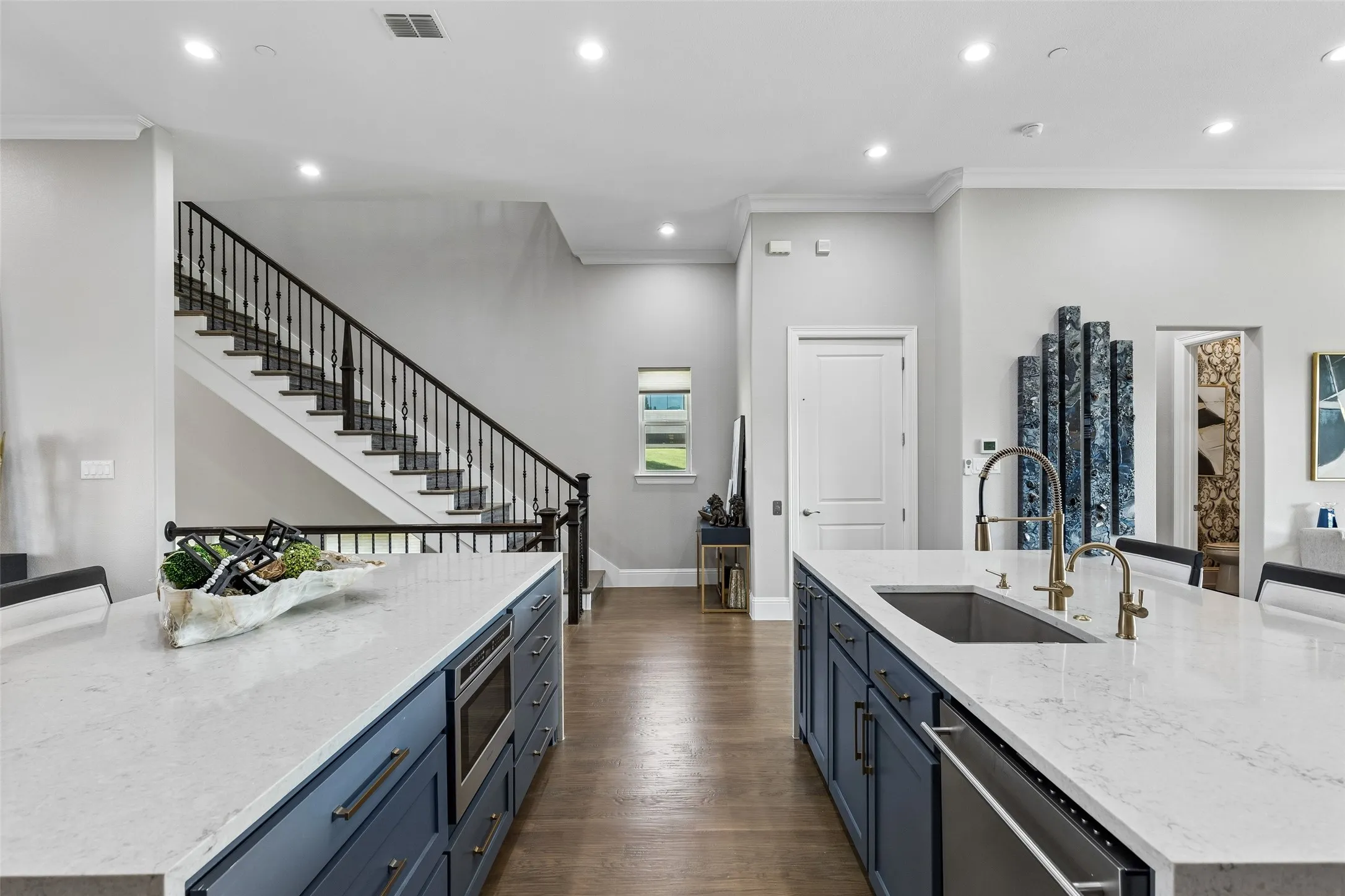 Single Family Residence For Sale in Dallas County , 4765 Cloudcroft Lane, Irving, Texas 75038, 3 Bedroom, 4 Bathroom, 2 Garage spaces, 3,642 Sqft, built in 2017, mls#21298042, Real Estate Agent in Irving, Homes For Sale in Dallas county, Homes For Sale in Irving, Realtor in Irving Texas, Real Estate Brokerage Independent Realty Texas, Luminita Cordes Realtor
