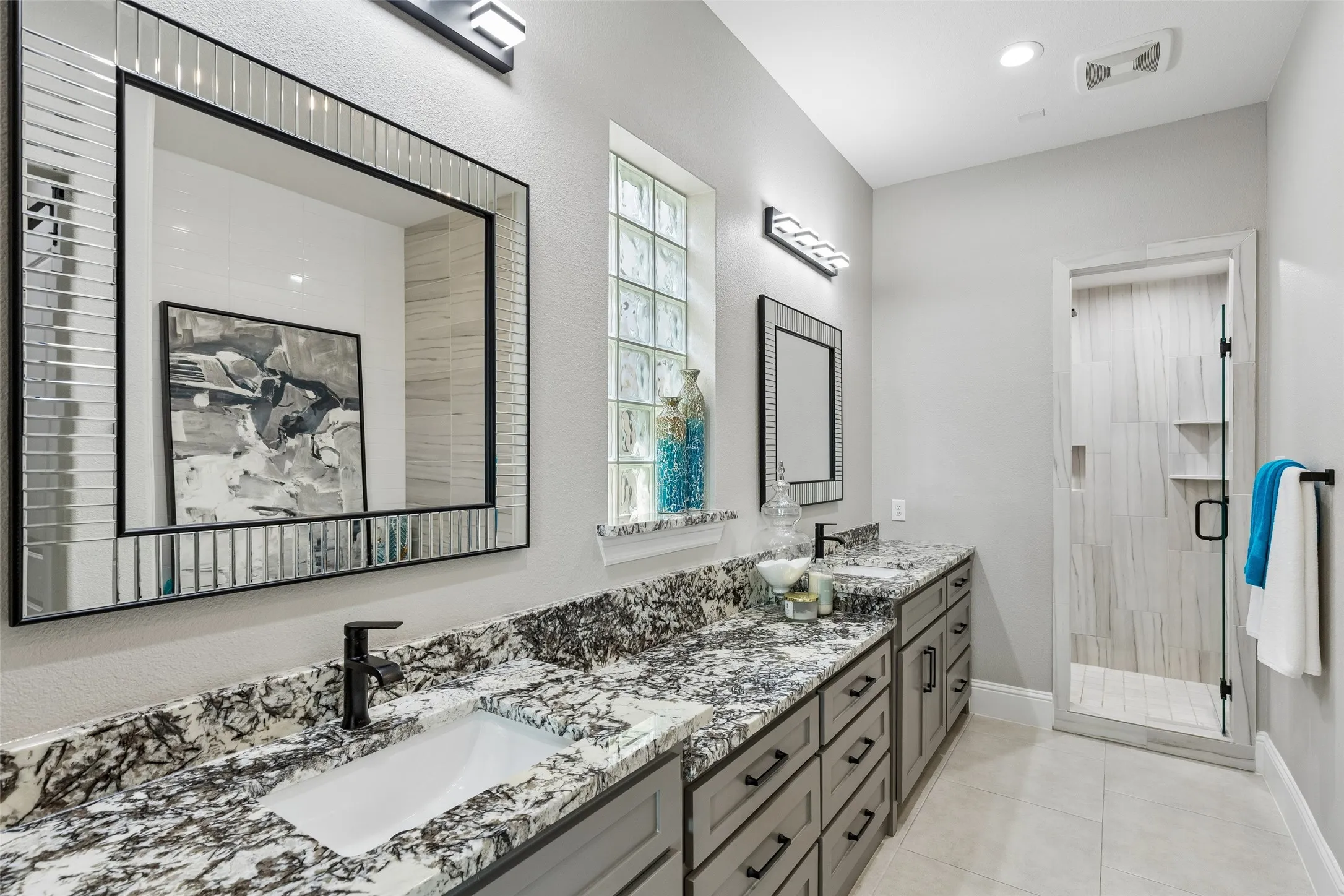 Single Family Residence For Sale in Dallas County , 4765 Cloudcroft Lane, Irving, Texas 75038, 3 Bedroom, 4 Bathroom, 2 Garage spaces, 3,642 Sqft, built in 2017, mls#21298042, Real Estate Agent in Irving, Homes For Sale in Dallas county, Homes For Sale in Irving, Realtor in Irving Texas, Real Estate Brokerage Independent Realty Texas, Luminita Cordes Realtor