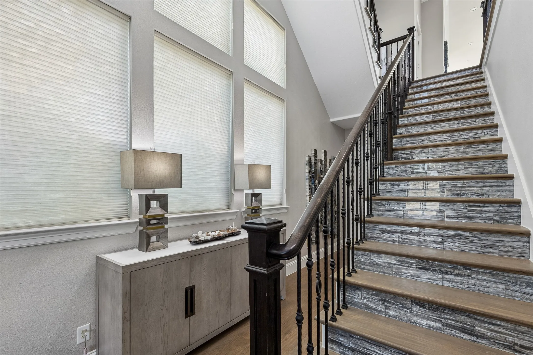 Single Family Residence For Sale in Dallas County , 4765 Cloudcroft Lane, Irving, Texas 75038, 3 Bedroom, 4 Bathroom, 2 Garage spaces, 3,642 Sqft, built in 2017, mls#21298042, Real Estate Agent in Irving, Homes For Sale in Dallas county, Homes For Sale in Irving, Realtor in Irving Texas, Real Estate Brokerage Independent Realty Texas, Luminita Cordes Realtor