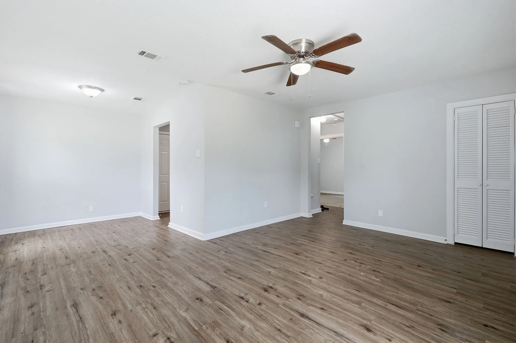 Single Family Residence For Sale in Dallas County , 1450 Holcomb Road, Dallas, Texas 75217, 2 Bedroom, 1 Bathroom, Garage spaces, 794 Sqft, built in 1950, mls#21313753, Real Estate Agent in Dallas, Homes For Sale in Dallas county, Homes For Sale in Dallas, Realtor in Dallas Texas, Real Estate Brokerage Independent Realty Texas, Luminita Cordes Realtor