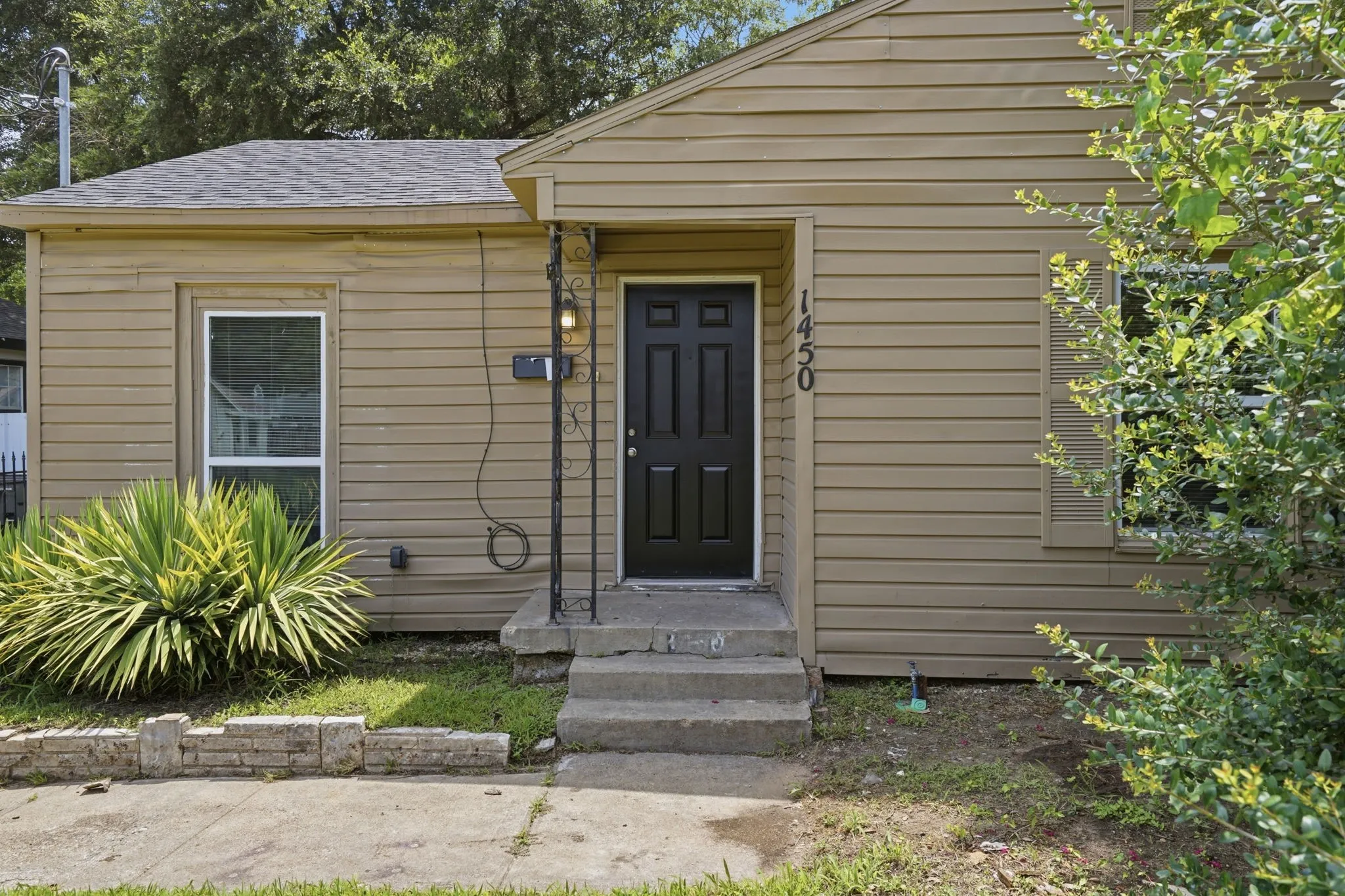 Single Family Residence For Sale in Dallas County , 1450 Holcomb Road, Dallas, Texas 75217, 2 Bedroom, 1 Bathroom, Garage spaces, 794 Sqft, built in 1950, mls#21313753, Real Estate Agent in Dallas, Homes For Sale in Dallas county, Homes For Sale in Dallas, Realtor in Dallas Texas, Real Estate Brokerage Independent Realty Texas, Luminita Cordes Realtor