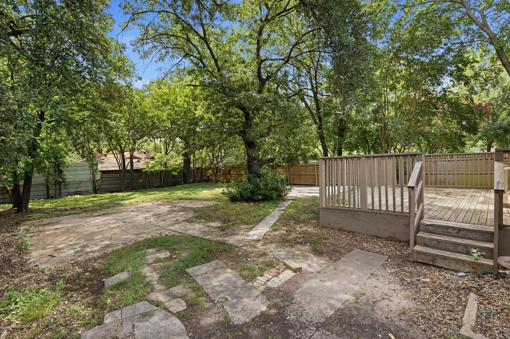 Single Family Residence For Sale in Dallas County , 1450 Holcomb Road, Dallas, Texas 75217, 2 Bedroom, 1 Bathroom, Garage spaces, 794 Sqft, built in 1950, mls#21313753, Real Estate Agent in Dallas, Homes For Sale in Dallas county, Homes For Sale in Dallas, Realtor in Dallas Texas, Real Estate Brokerage Independent Realty Texas, Luminita Cordes Realtor