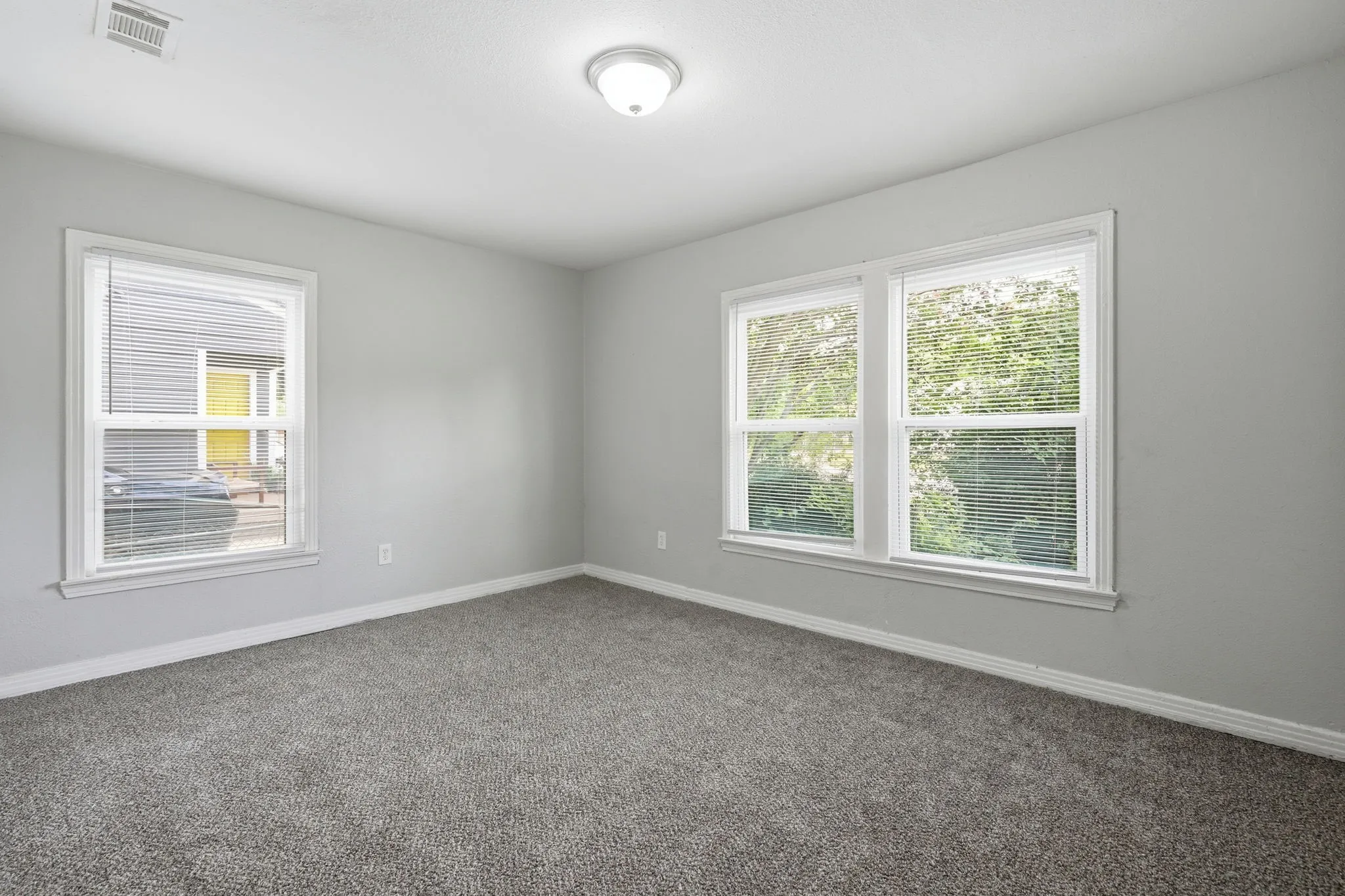 Single Family Residence For Sale in Dallas County , 1450 Holcomb Road, Dallas, Texas 75217, 2 Bedroom, 1 Bathroom, Garage spaces, 794 Sqft, built in 1950, mls#21313753, Real Estate Agent in Dallas, Homes For Sale in Dallas county, Homes For Sale in Dallas, Realtor in Dallas Texas, Real Estate Brokerage Independent Realty Texas, Luminita Cordes Realtor