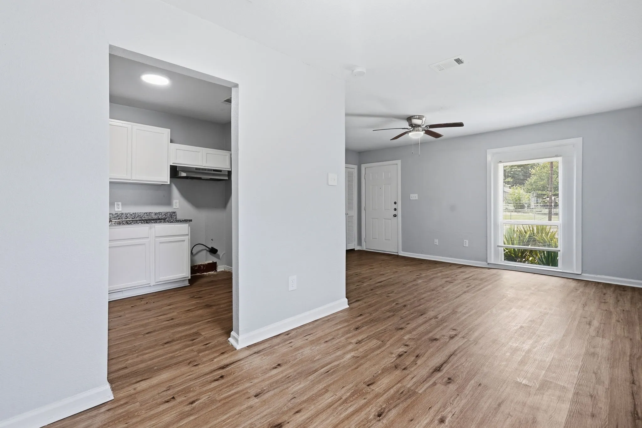 Single Family Residence For Sale in Dallas County , 1450 Holcomb Road, Dallas, Texas 75217, 2 Bedroom, 1 Bathroom, Garage spaces, 794 Sqft, built in 1950, mls#21313753, Real Estate Agent in Dallas, Homes For Sale in Dallas county, Homes For Sale in Dallas, Realtor in Dallas Texas, Real Estate Brokerage Independent Realty Texas, Luminita Cordes Realtor