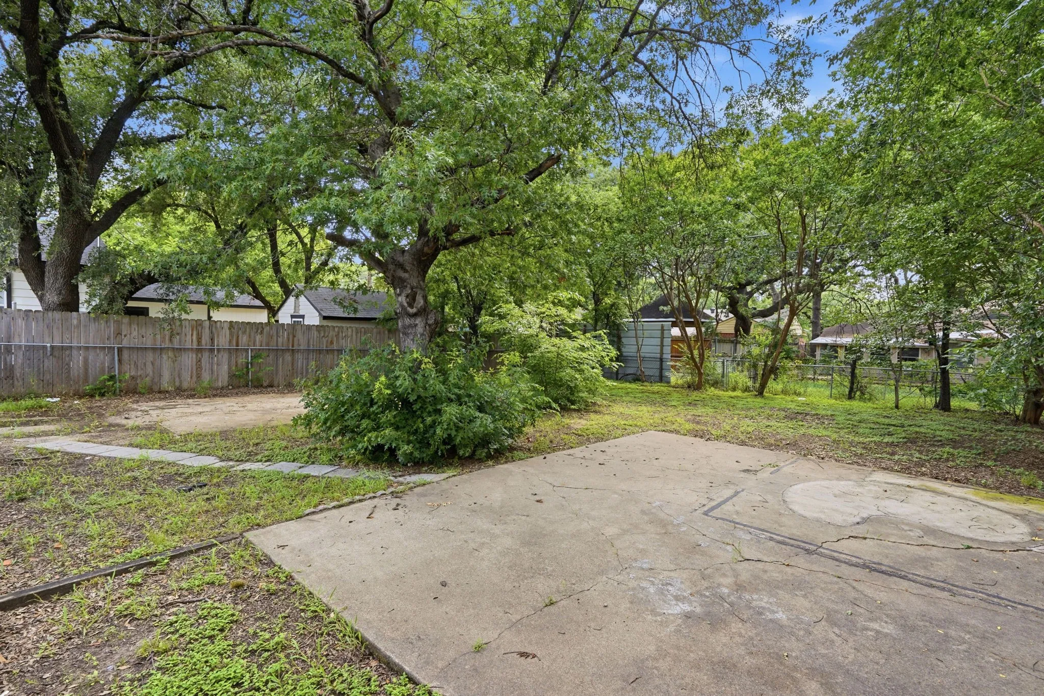 Single Family Residence For Sale in Dallas County , 1450 Holcomb Road, Dallas, Texas 75217, 2 Bedroom, 1 Bathroom, Garage spaces, 794 Sqft, built in 1950, mls#21313753, Real Estate Agent in Dallas, Homes For Sale in Dallas county, Homes For Sale in Dallas, Realtor in Dallas Texas, Real Estate Brokerage Independent Realty Texas, Luminita Cordes Realtor