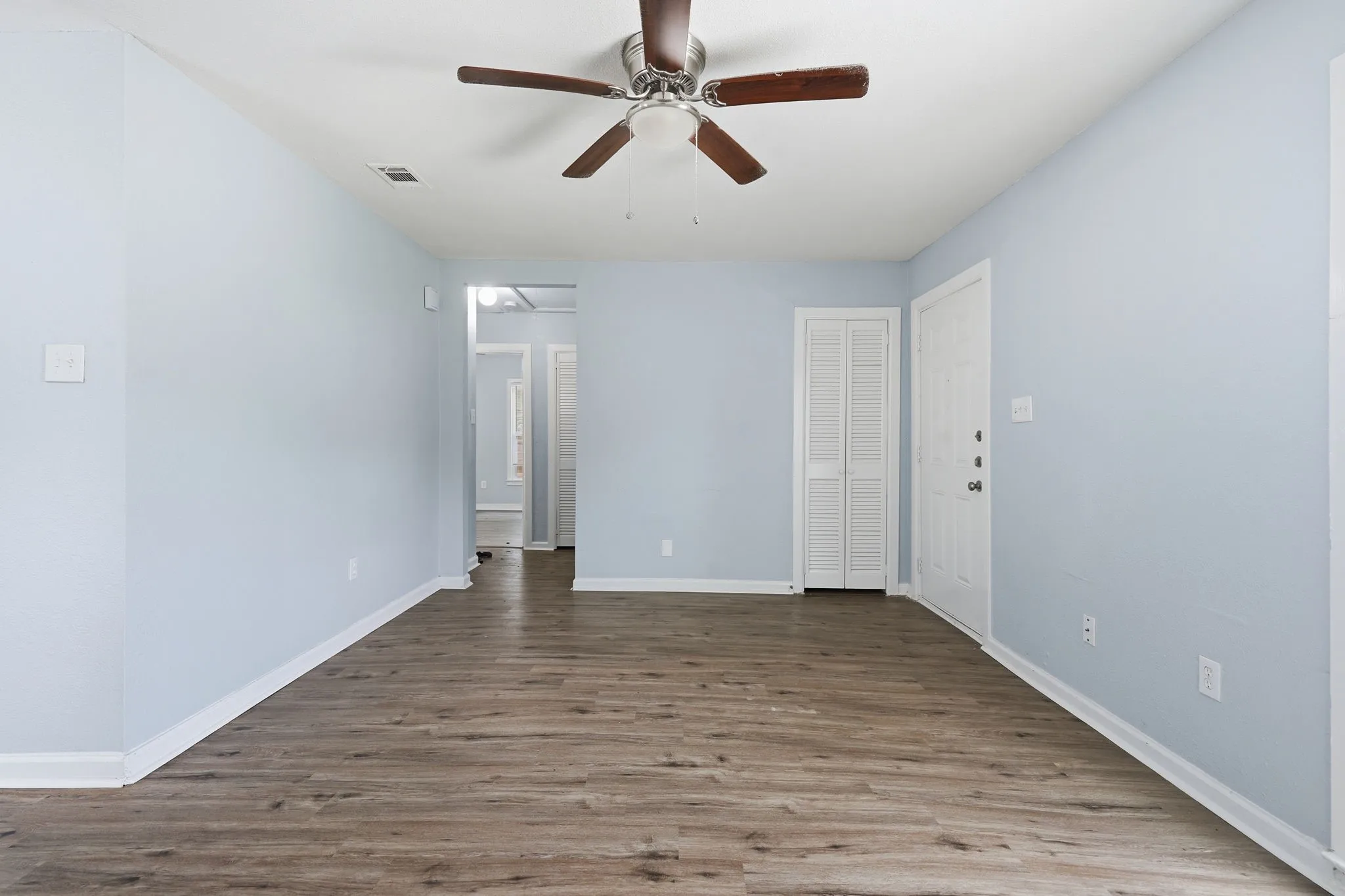 Single Family Residence For Sale in Dallas County , 1450 Holcomb Road, Dallas, Texas 75217, 2 Bedroom, 1 Bathroom, Garage spaces, 794 Sqft, built in 1950, mls#21313753, Real Estate Agent in Dallas, Homes For Sale in Dallas county, Homes For Sale in Dallas, Realtor in Dallas Texas, Real Estate Brokerage Independent Realty Texas, Luminita Cordes Realtor