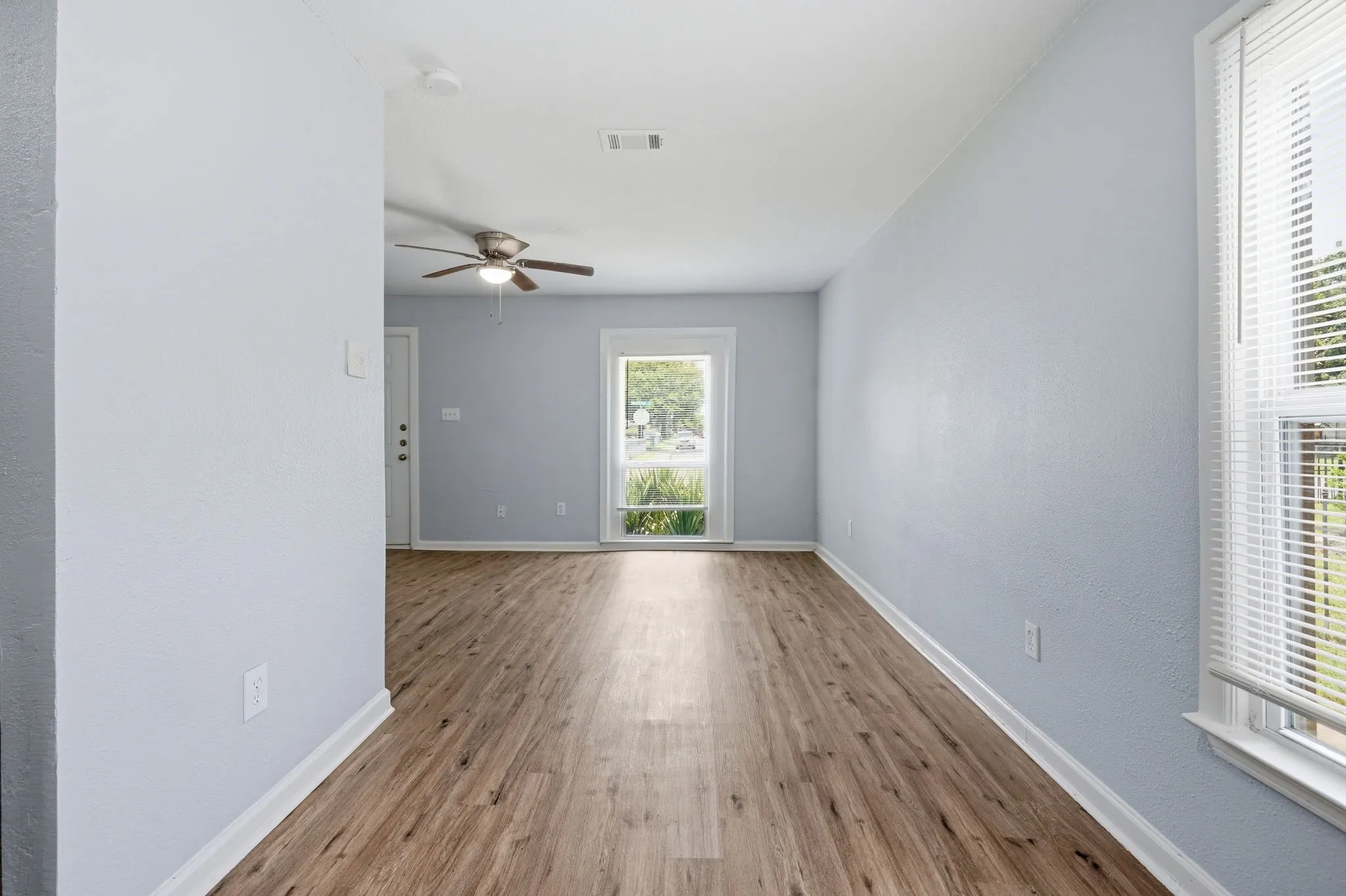Single Family Residence For Sale in Dallas County , 1450 Holcomb Road, Dallas, Texas 75217, 2 Bedroom, 1 Bathroom, Garage spaces, 794 Sqft, built in 1950, mls#21313753, Real Estate Agent in Dallas, Homes For Sale in Dallas county, Homes For Sale in Dallas, Realtor in Dallas Texas, Real Estate Brokerage Independent Realty Texas, Luminita Cordes Realtor