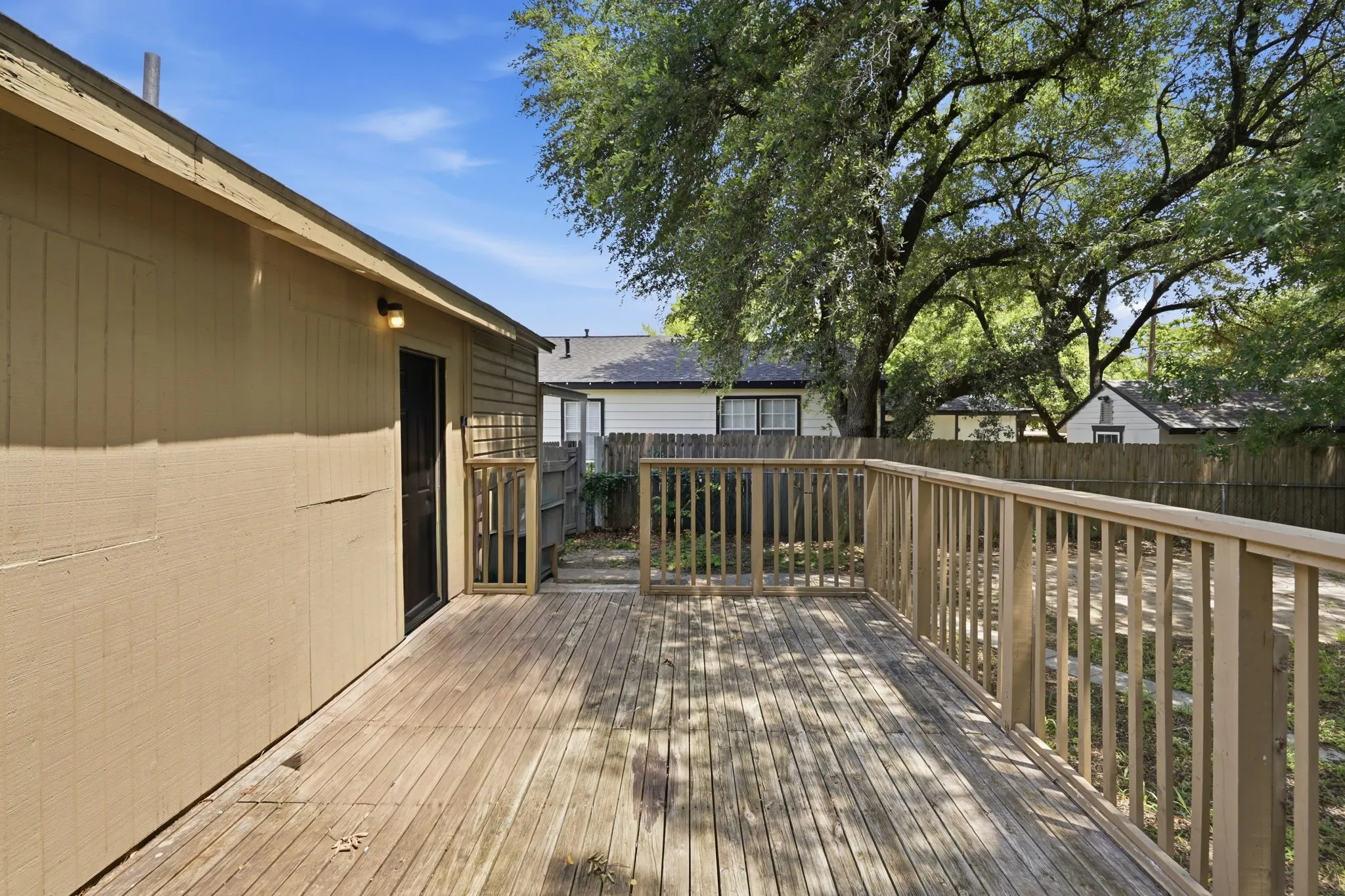 Single Family Residence For Sale in Dallas County , 1450 Holcomb Road, Dallas, Texas 75217, 2 Bedroom, 1 Bathroom, Garage spaces, 794 Sqft, built in 1950, mls#21313753, Real Estate Agent in Dallas, Homes For Sale in Dallas county, Homes For Sale in Dallas, Realtor in Dallas Texas, Real Estate Brokerage Independent Realty Texas, Luminita Cordes Realtor