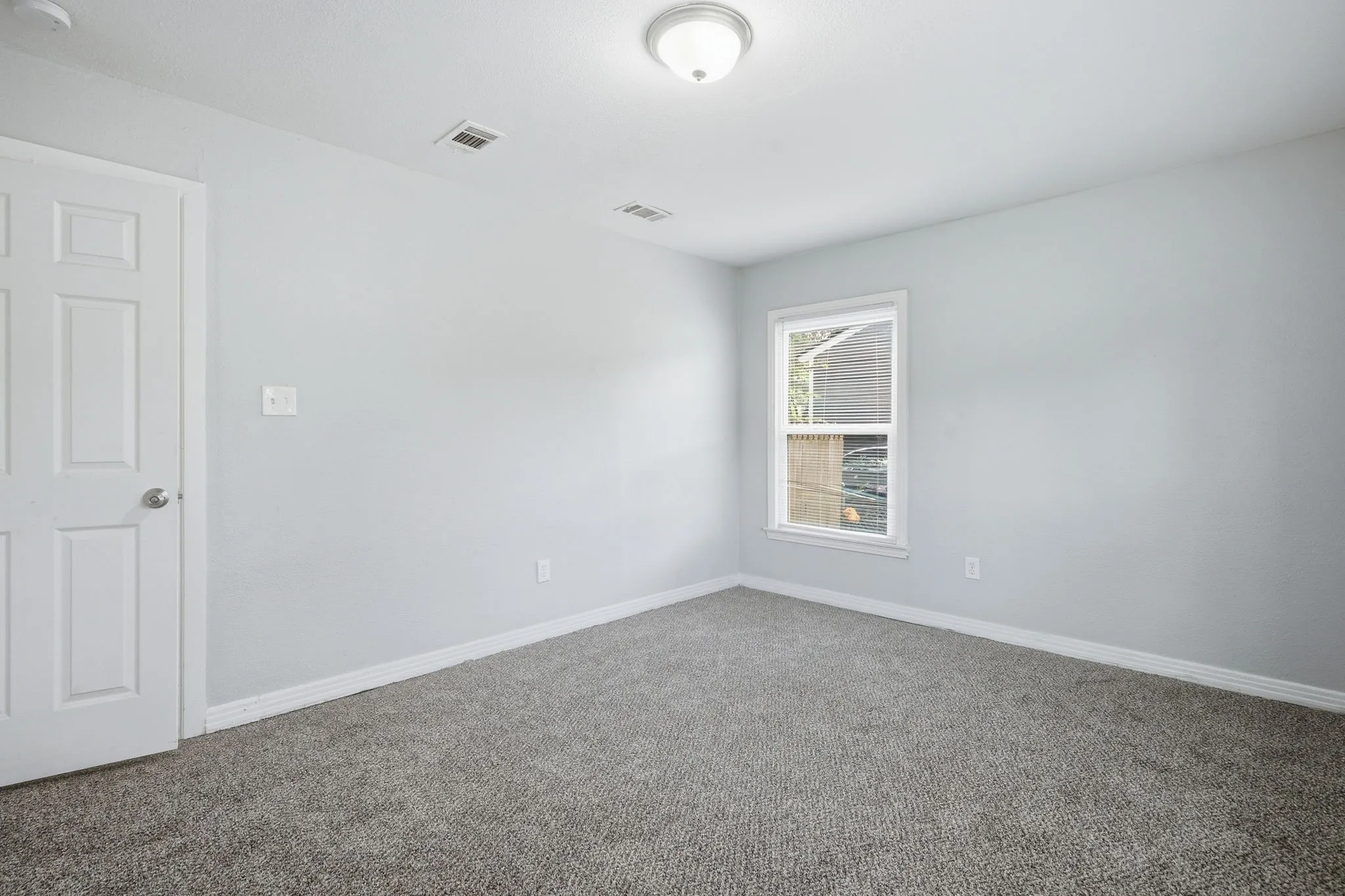 Single Family Residence For Sale in Dallas County , 1450 Holcomb Road, Dallas, Texas 75217, 2 Bedroom, 1 Bathroom, Garage spaces, 794 Sqft, built in 1950, mls#21313753, Real Estate Agent in Dallas, Homes For Sale in Dallas county, Homes For Sale in Dallas, Realtor in Dallas Texas, Real Estate Brokerage Independent Realty Texas, Luminita Cordes Realtor