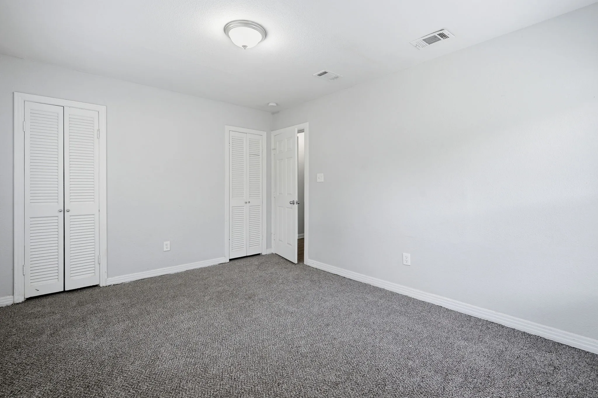 Single Family Residence For Sale in Dallas County , 1450 Holcomb Road, Dallas, Texas 75217, 2 Bedroom, 1 Bathroom, Garage spaces, 794 Sqft, built in 1950, mls#21313753, Real Estate Agent in Dallas, Homes For Sale in Dallas county, Homes For Sale in Dallas, Realtor in Dallas Texas, Real Estate Brokerage Independent Realty Texas, Luminita Cordes Realtor