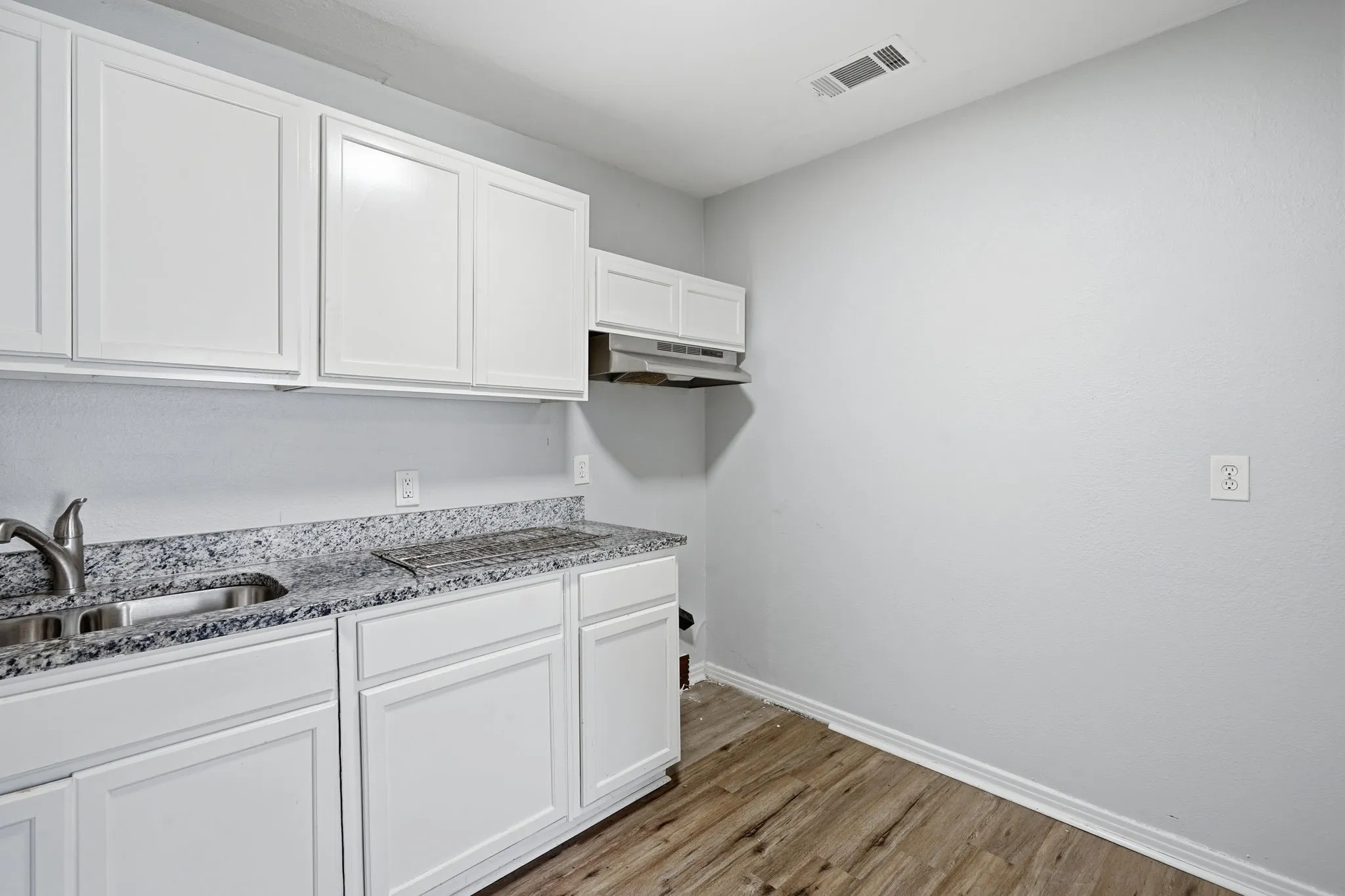 Single Family Residence For Sale in Dallas County , 1450 Holcomb Road, Dallas, Texas 75217, 2 Bedroom, 1 Bathroom, Garage spaces, 794 Sqft, built in 1950, mls#21313753, Real Estate Agent in Dallas, Homes For Sale in Dallas county, Homes For Sale in Dallas, Realtor in Dallas Texas, Real Estate Brokerage Independent Realty Texas, Luminita Cordes Realtor