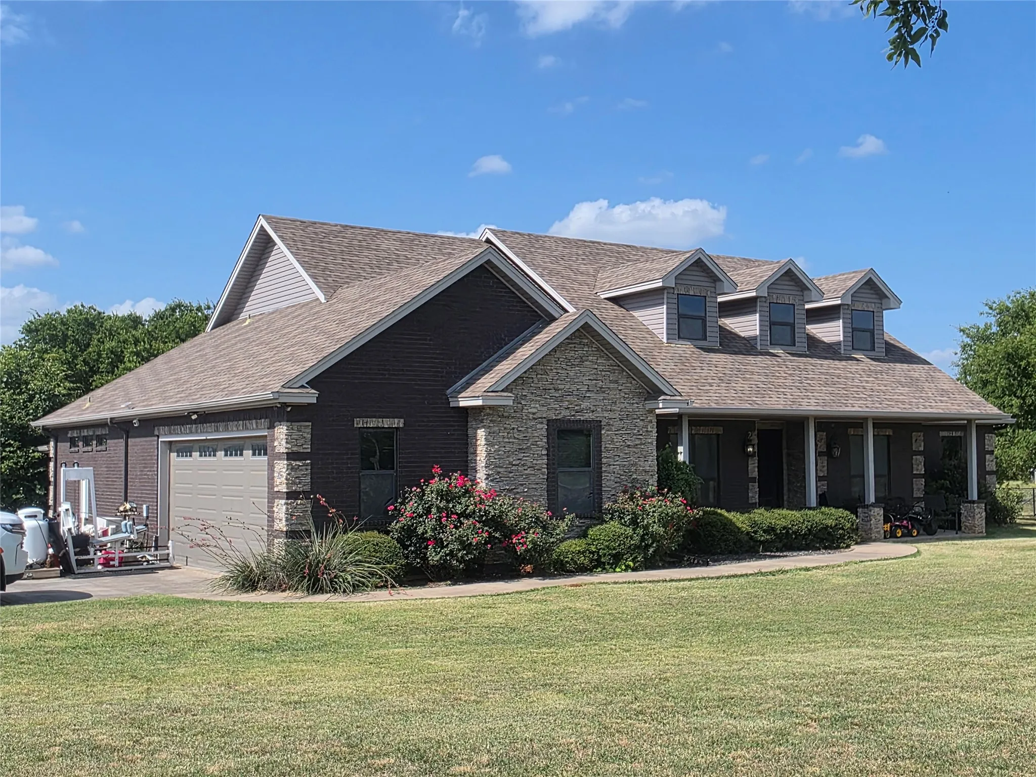 Single Family Residence For Sale in Jack County , 204 Jermyn Road, Jermyn, Texas 76459, 5 Bedroom, 4 Bathroom, 2 Garage spaces, 3,748 Sqft, built in 2014, mls#21314426, Real Estate Agent in Jermyn, Homes For Sale in Jack county, Homes For Sale in Jermyn, Realtor in Jermyn Texas, Real Estate Brokerage Independent Realty Texas, Luminita Cordes Realtor