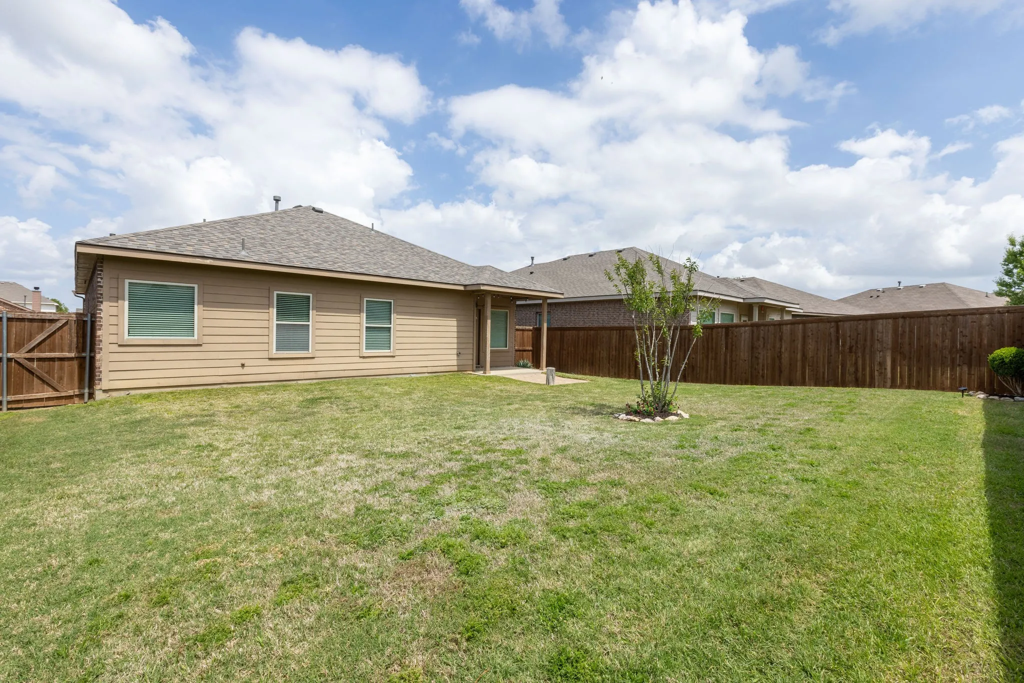 Single Family Residence For Sale in Tarrant County , 4833 Elkhart Drive, Fort Worth, Texas 76036, 3 Bedroom, 2 Bathroom, 2 Garage spaces, 1,350 Sqft, built in 2013, mls#21314429, Real Estate Agent in Fort Worth, Homes For Sale in Tarrant county, Homes For Sale in Fort Worth, Realtor in Fort Worth Texas, Real Estate Brokerage Independent Realty Texas, Luminita Cordes Realtor